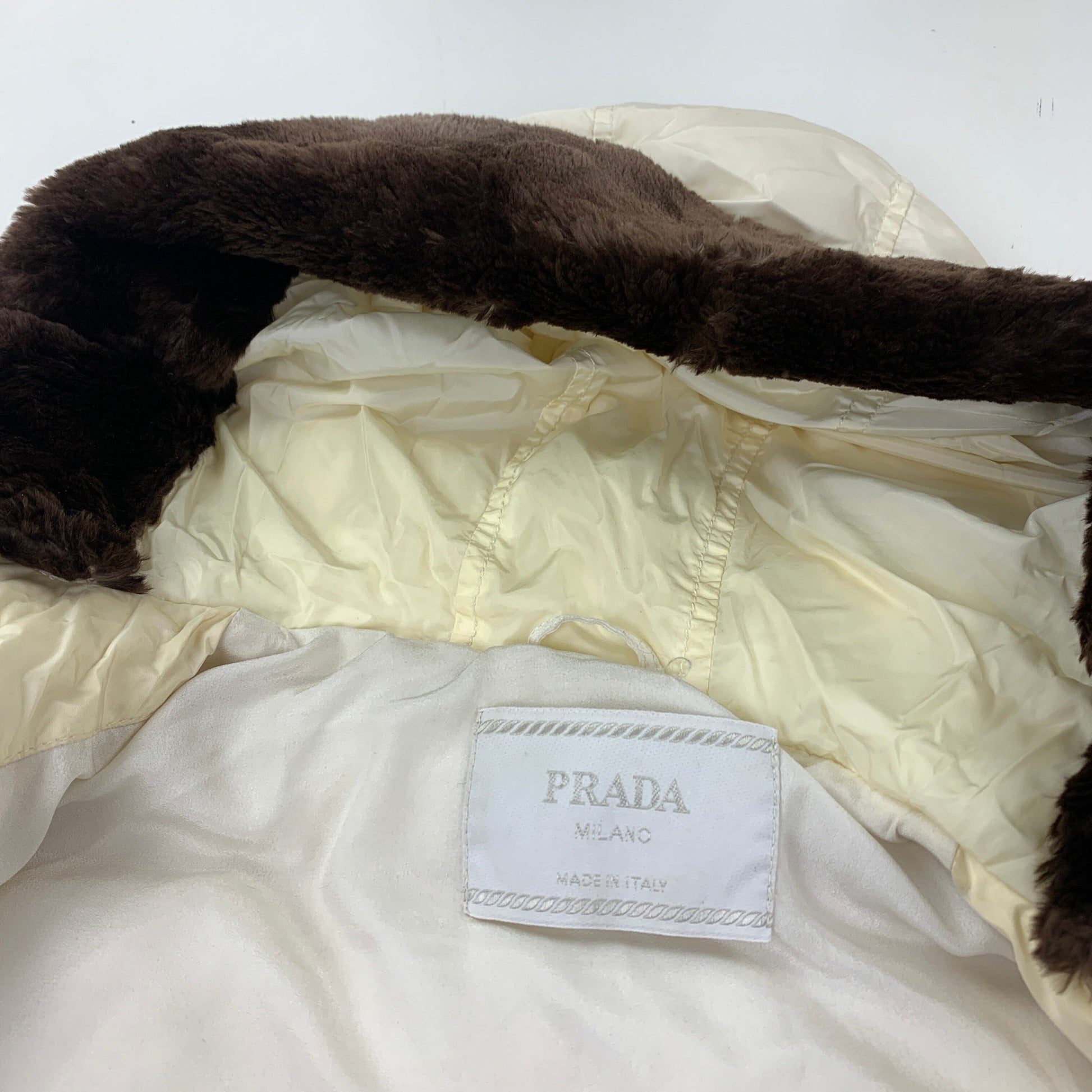 90s Prada Puffer Jacket - Women M Padded Down Vintage outdoor coat Designer Puffer Prada coat outerwear pufferseason second hand vintage shop österreich germany deutschland angebot daunenjacke winterjacke jacke