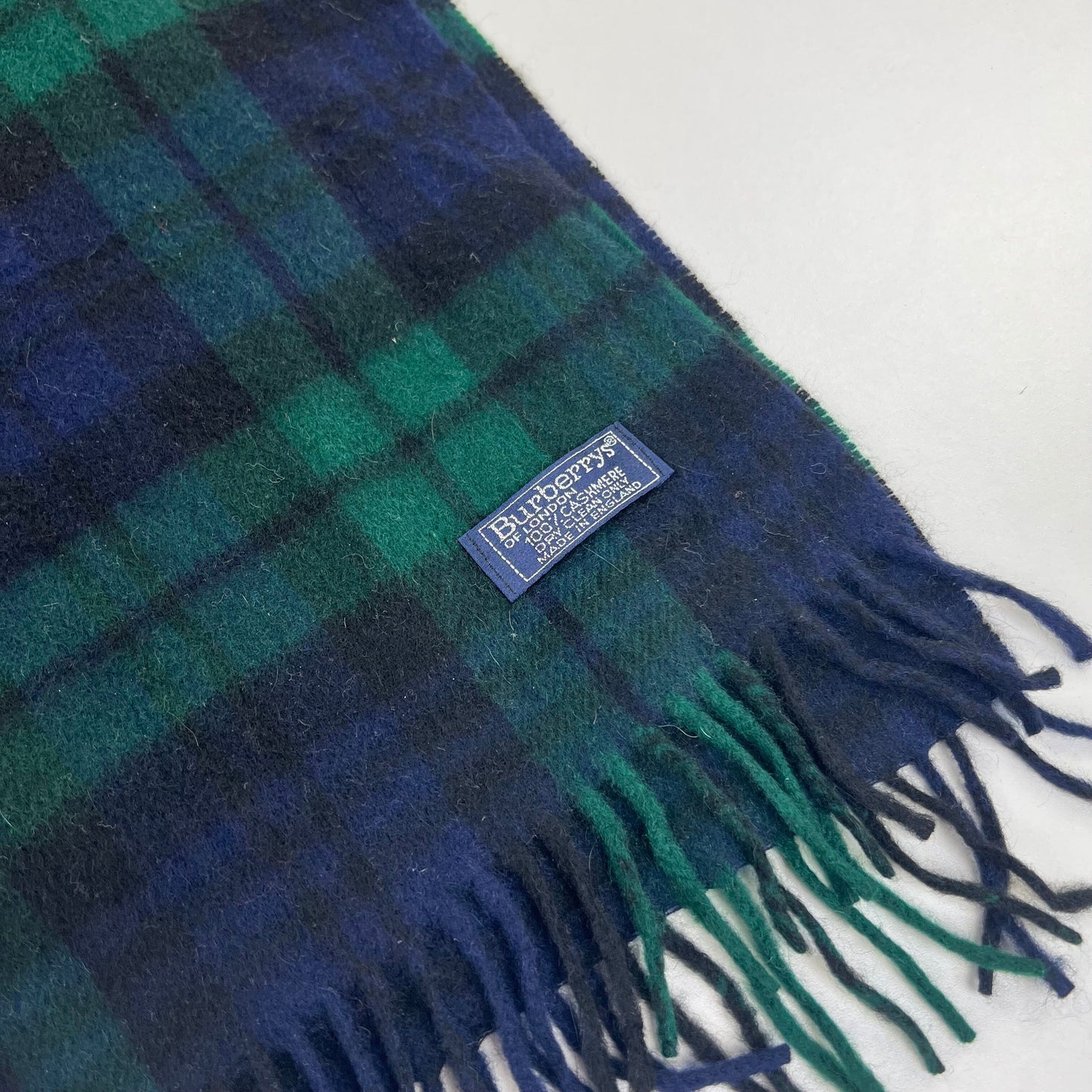 Burberry London Cashmere Scarf Schal Muffler Acessoires Burberry coat outerwear pufferseason second hand vintage shop österreich germany deutschland angebot daunenjacke winterjacke jacke