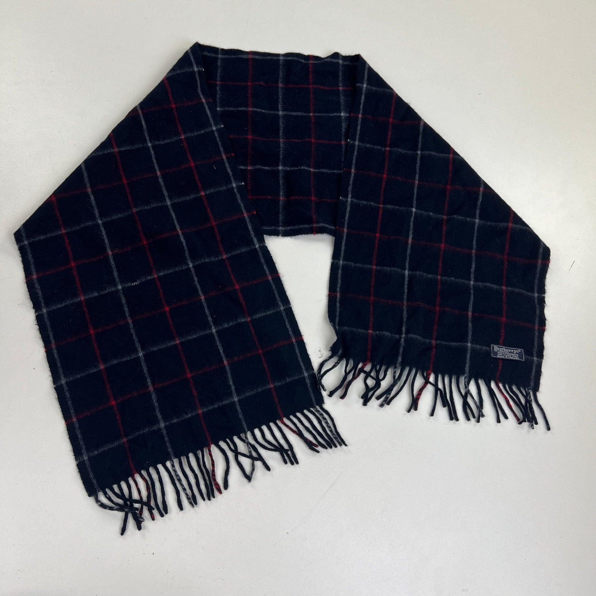 Burberry London Cashmere Scarf Schal Muffler Acessoires Burberry coat outerwear pufferseason second hand vintage shop österreich germany deutschland angebot daunenjacke winterjacke jacke