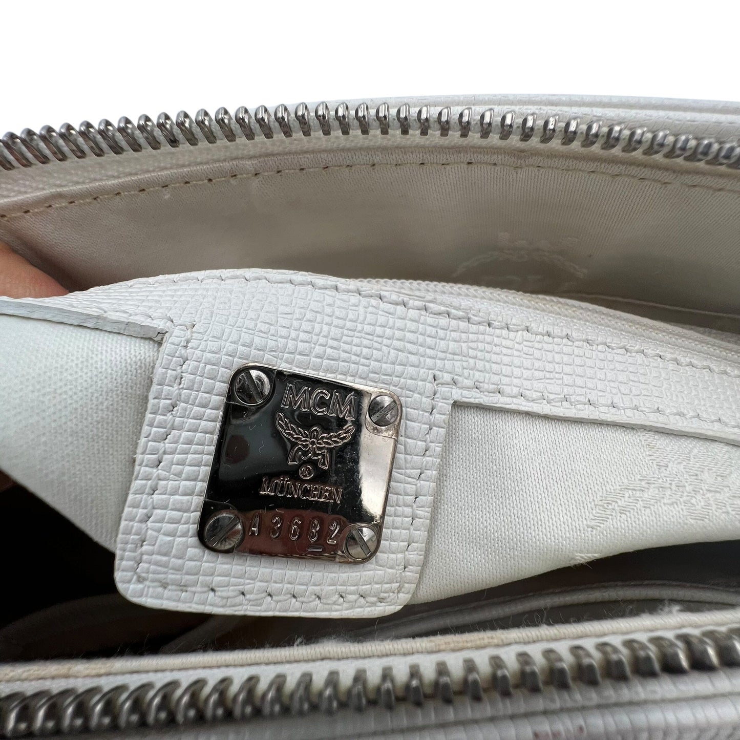 MCM Munich Bag Handbag Handtasche Designer Bags MCM coat outerwear pufferseason second hand vintage shop österreich germany deutschland angebot daunenjacke winterjacke jacke