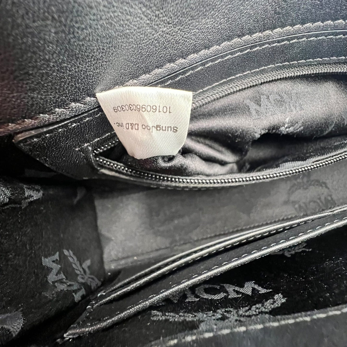 MCM Munich Mini Bag Handbag Handtasche Designer Bags MCM coat outerwear pufferseason second hand vintage shop österreich germany deutschland angebot daunenjacke winterjacke jacke