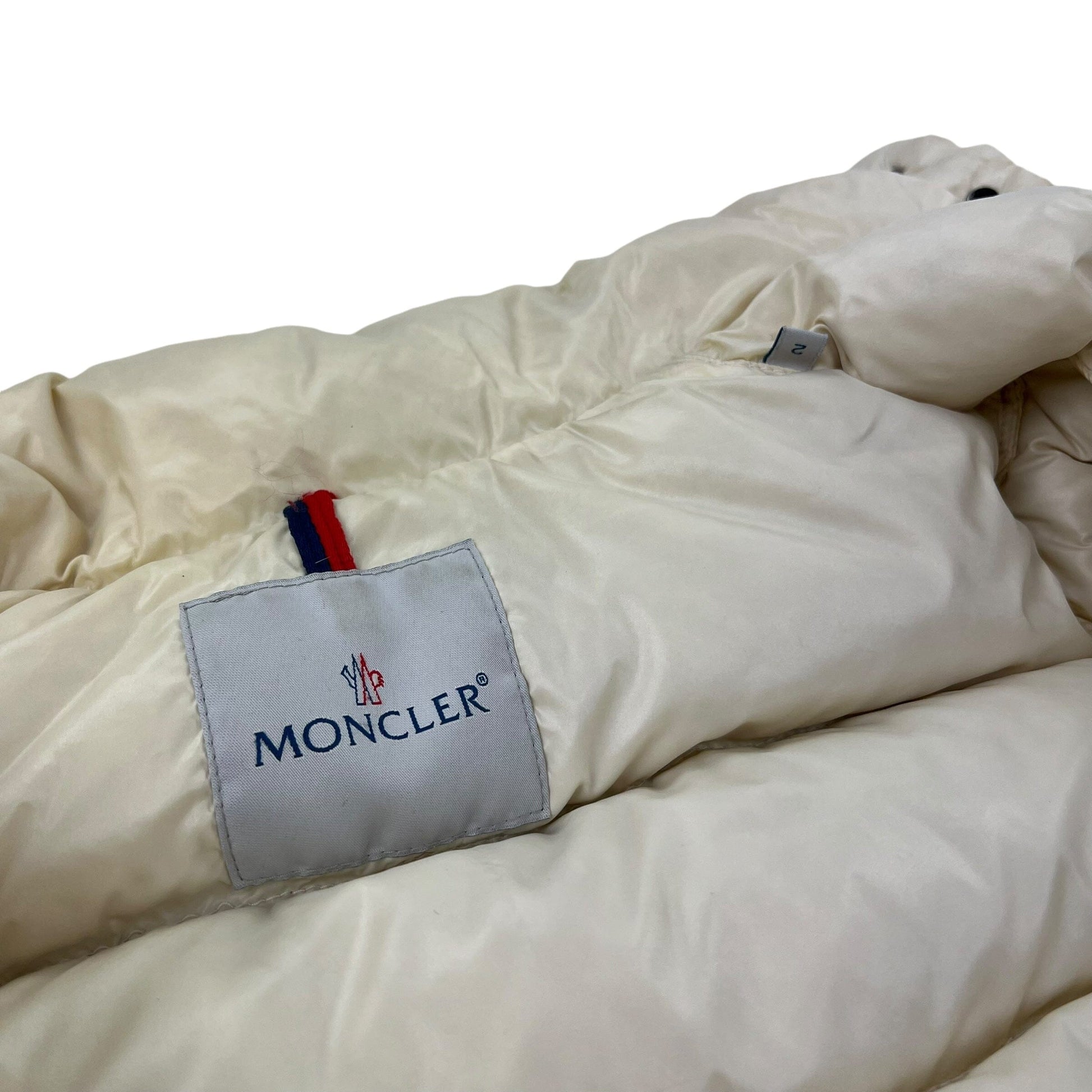 Moncler Puffer - Women Small Moncler Moncler coat outerwear pufferseason second hand vintage shop österreich germany deutschland angebot daunenjacke winterjacke jacke