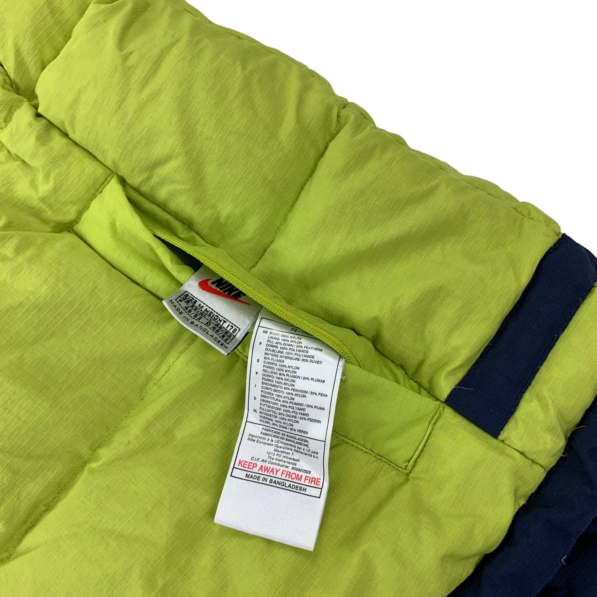 Nike Reverse Puffer Wendejacke - M Nike Nike coat outerwear pufferseason second hand vintage shop österreich germany deutschland angebot daunenjacke winterjacke jacke