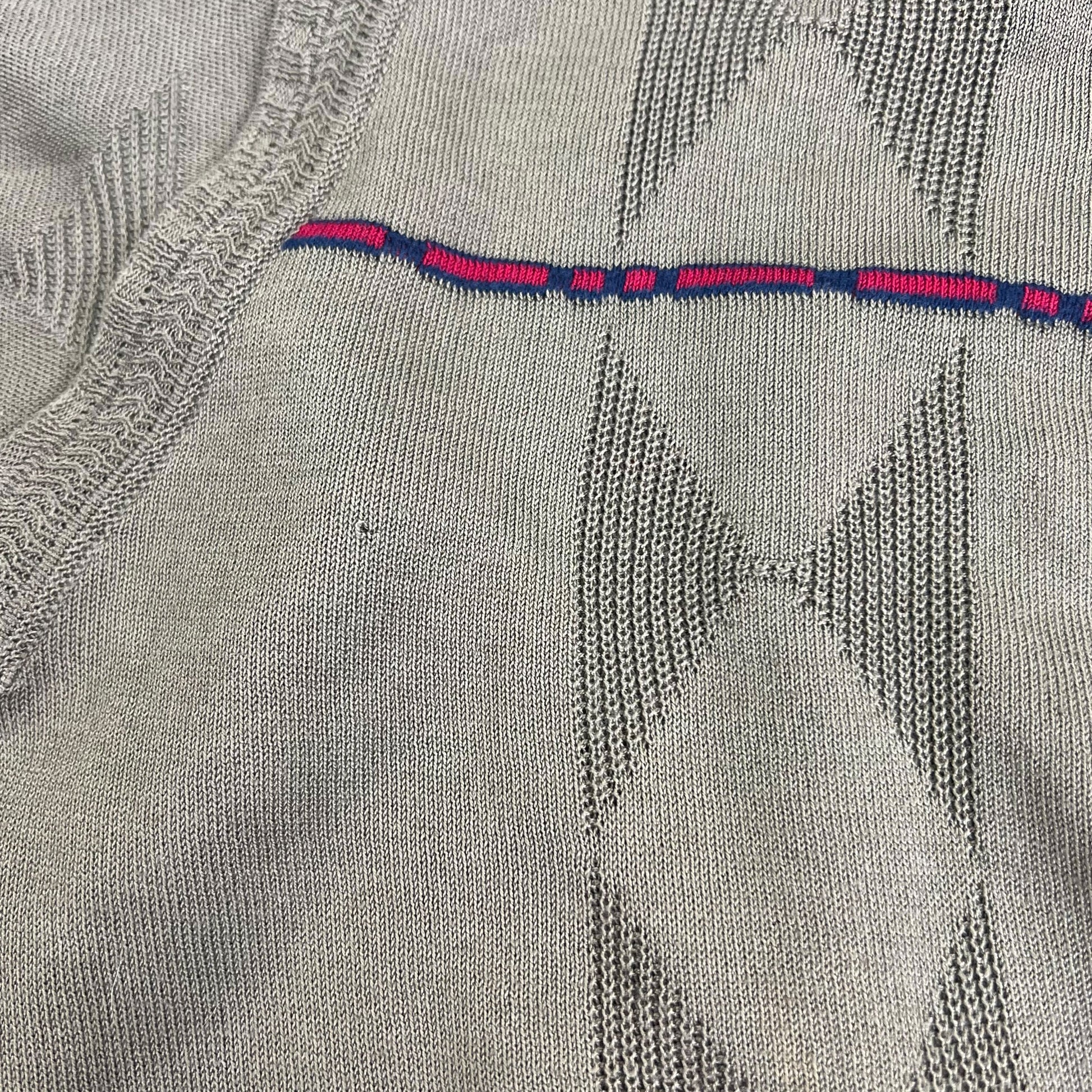 Pierre Balmain Paris V-Neck Knit Sweater - L Sweaters Balmain coat outerwear pufferseason second hand vintage shop österreich germany deutschland angebot daunenjacke winterjacke jacke