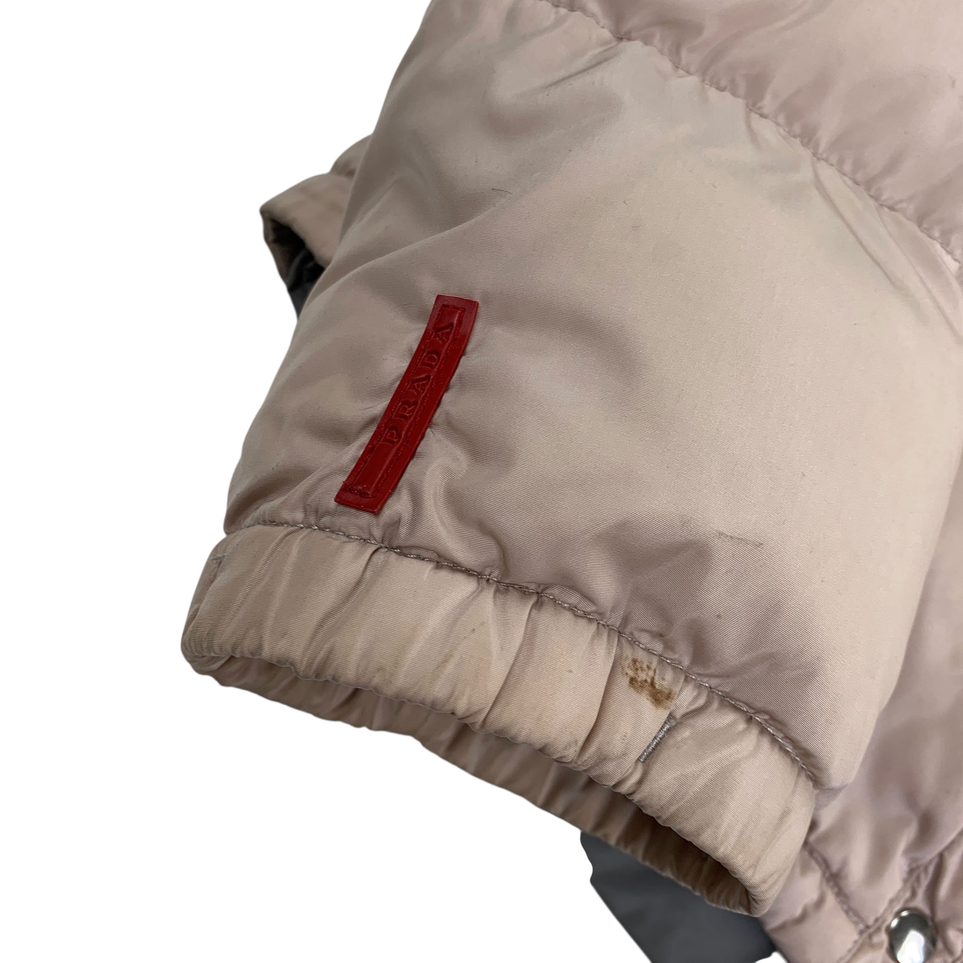 Prada Milano Cropped Puffer Jacket - Women XS Designer Puffer Prada coat outerwear pufferseason second hand vintage shop österreich germany deutschland angebot daunenjacke winterjacke jacke