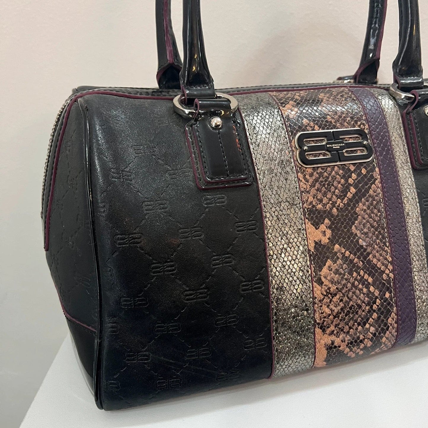 Rare Balenciaga Paris Handle Bowling Bag Designer Bags Balenciaga coat outerwear pufferseason second hand vintage shop österreich germany deutschland angebot daunenjacke winterjacke jacke