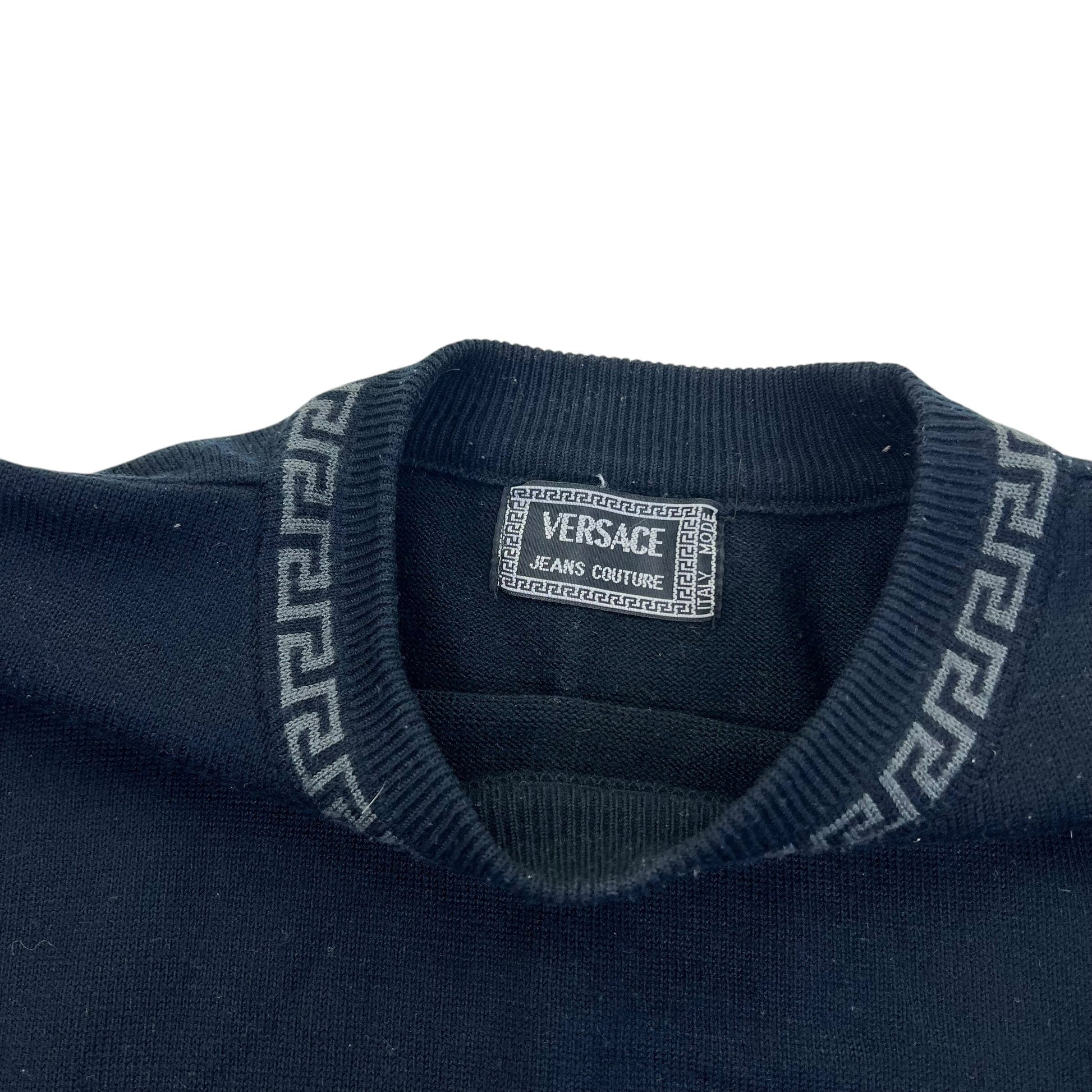 Vintage Gianni Versace Spellout Sweater - L Sweaters Gianni Versace coat outerwear pufferseason second hand vintage shop österreich germany deutschland angebot daunenjacke winterjacke jacke