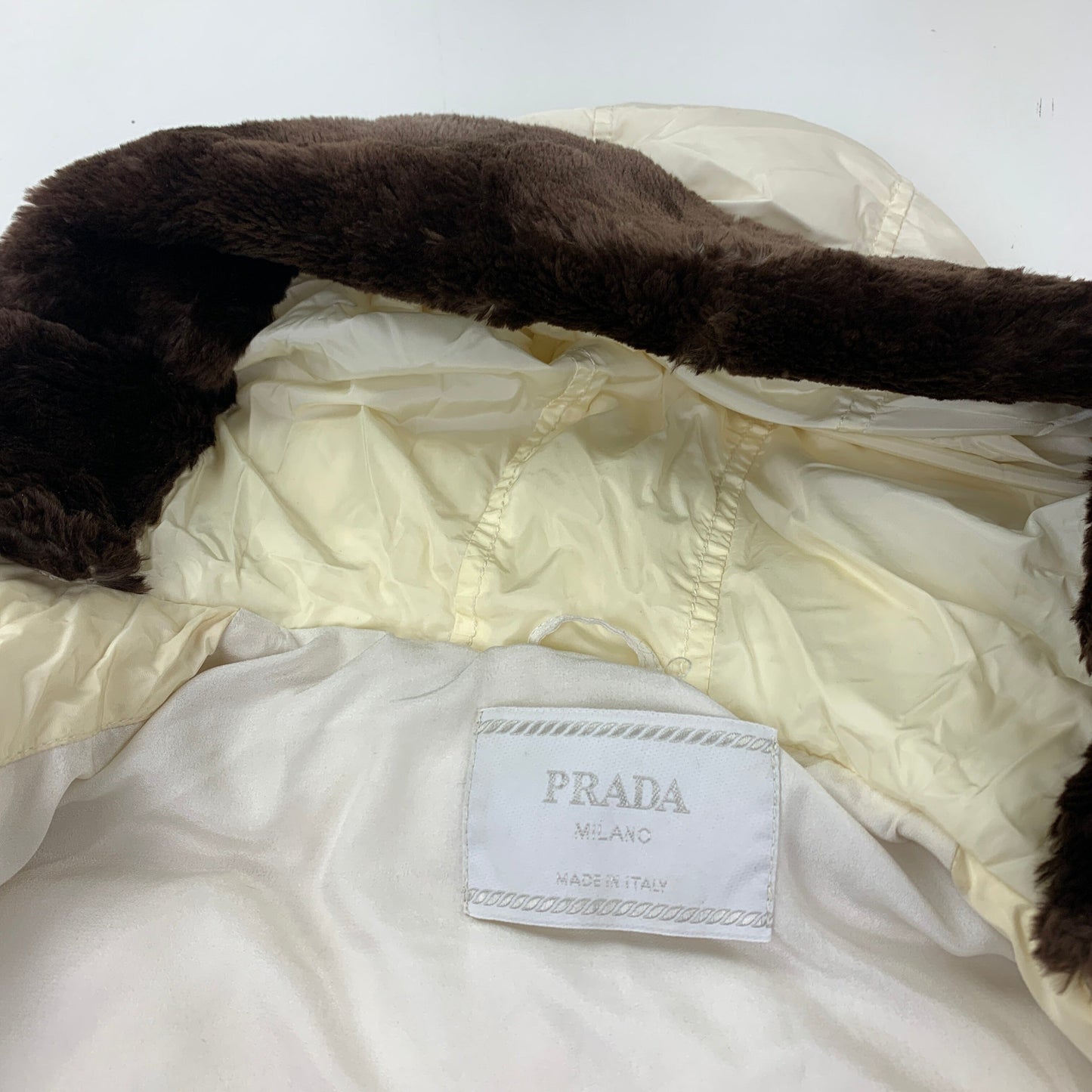90s Prada Puffer Jacket - Women M Padded Down Vintage outdoor coat Designer Puffer Prada coat outerwear pufferseason second hand vintage shop österreich germany deutschland angebot daunenjacke winterjacke jacke