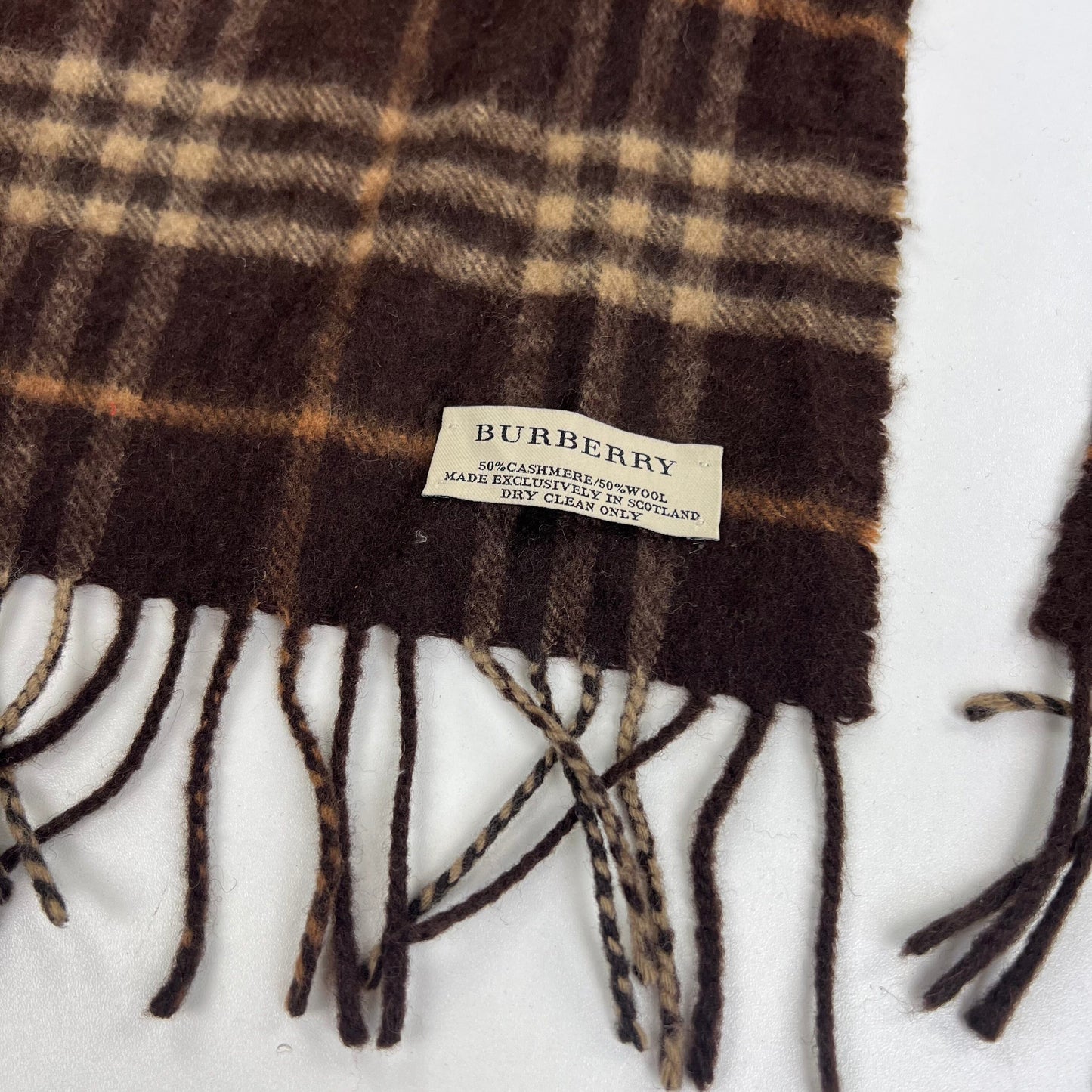 Burberry Cashmere Wool Lambswool Scarf Schal Muffler Acessoires Burberry coat outerwear pufferseason second hand vintage shop österreich germany deutschland angebot daunenjacke winterjacke jacke