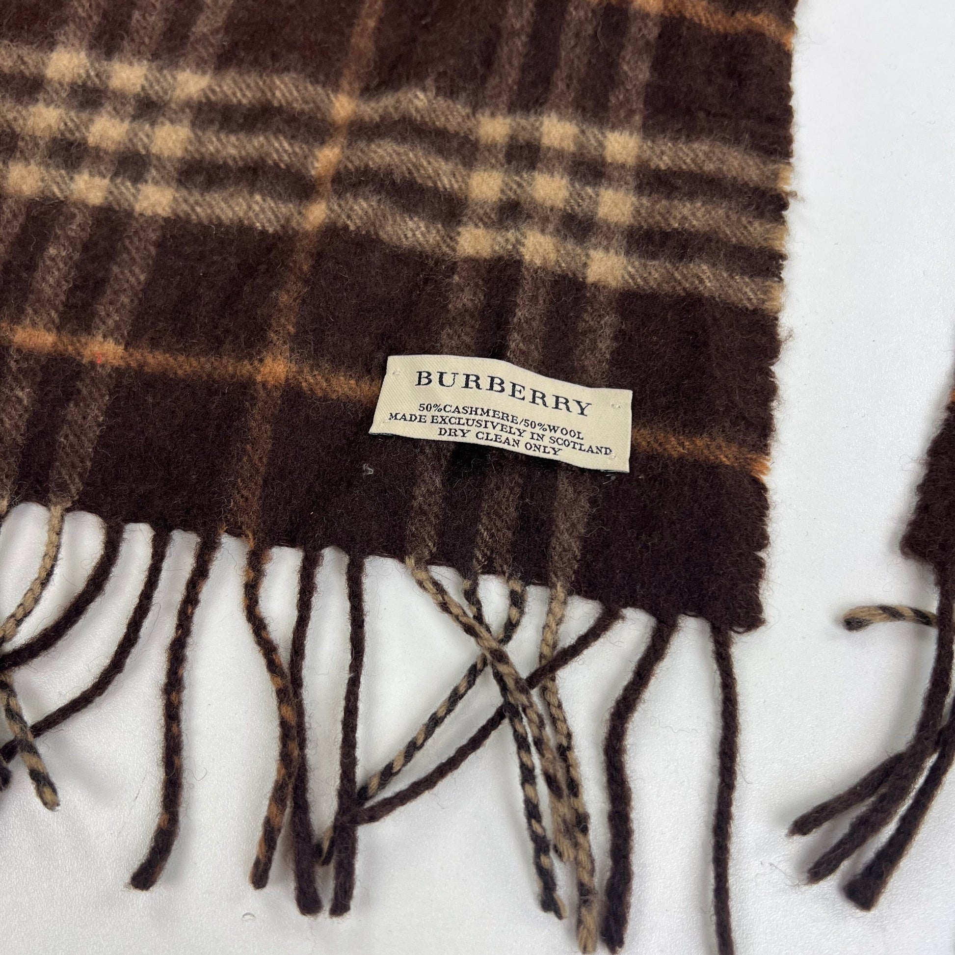 Burberry Cashmere Wool Lambswool Scarf Schal Muffler Acessoires Burberry coat outerwear pufferseason second hand vintage shop österreich germany deutschland angebot daunenjacke winterjacke jacke