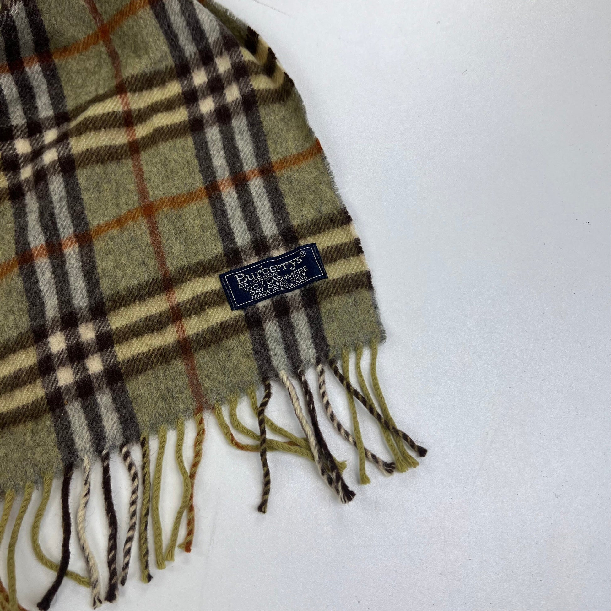 Burberry London Cashmere Scarf Schal Muffler Acessoires Burberry coat outerwear pufferseason second hand vintage shop österreich germany deutschland angebot daunenjacke winterjacke jacke