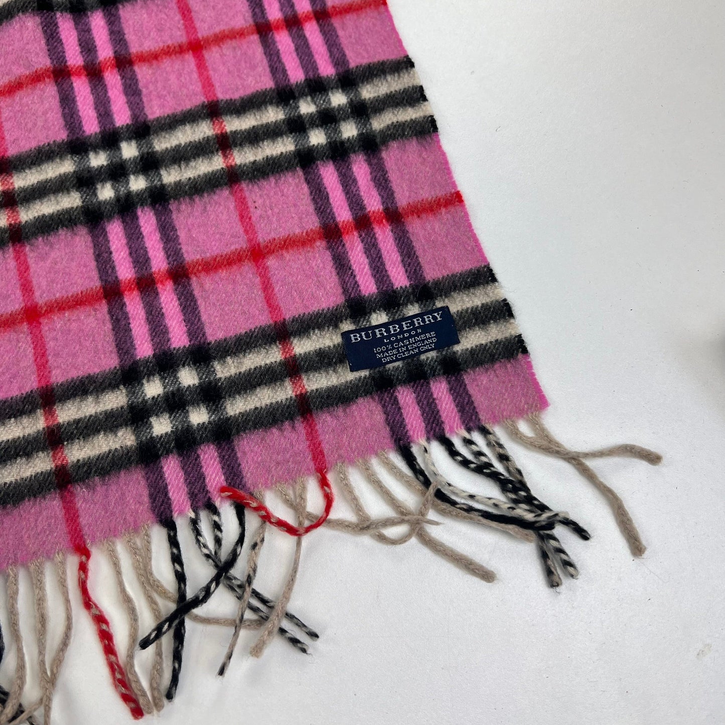 Burberry London Cashmere Scarf Schal Muffler Acessoires Burberry coat outerwear pufferseason second hand vintage shop österreich germany deutschland angebot daunenjacke winterjacke jacke