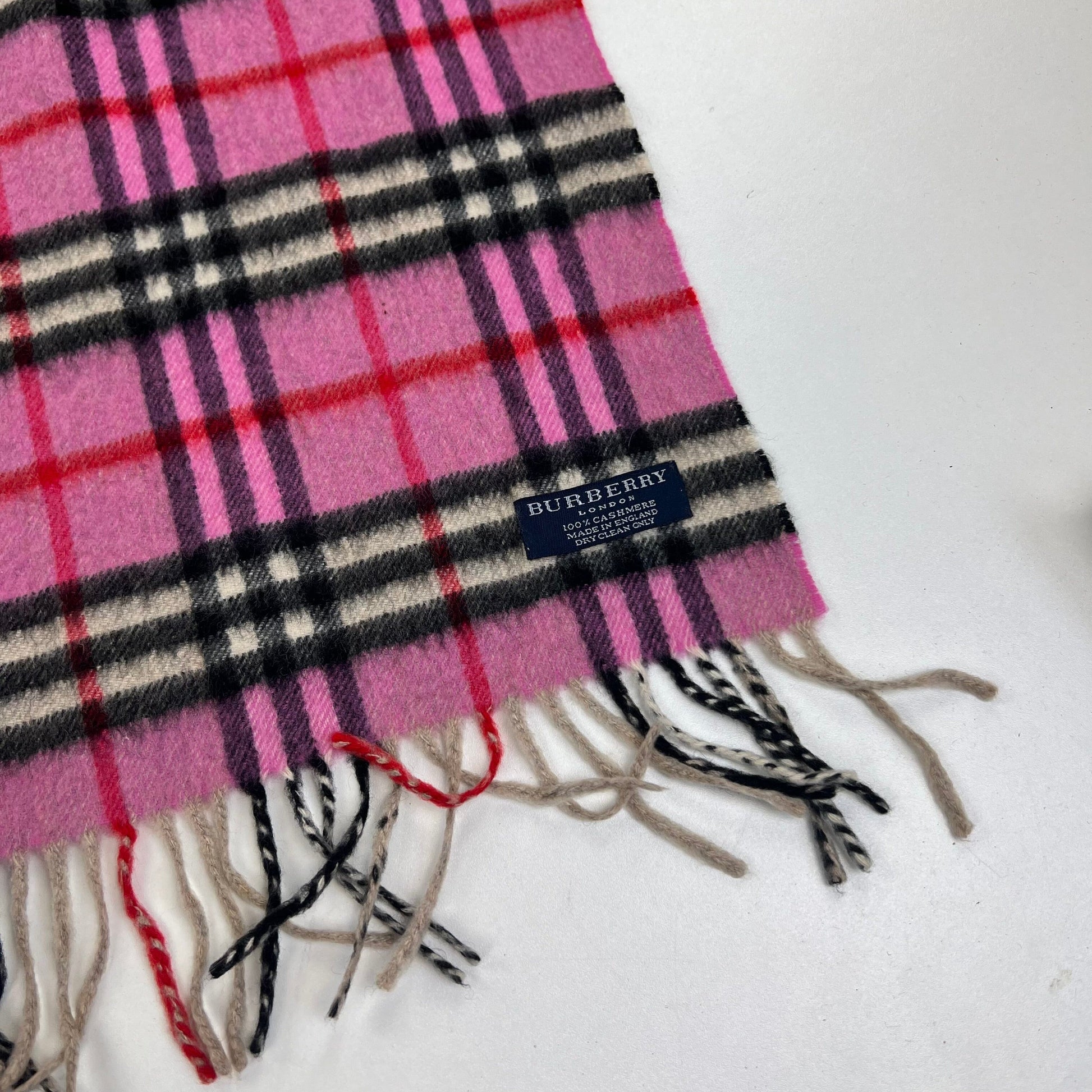 Burberry London Cashmere Scarf Schal Muffler Acessoires Burberry coat outerwear pufferseason second hand vintage shop österreich germany deutschland angebot daunenjacke winterjacke jacke
