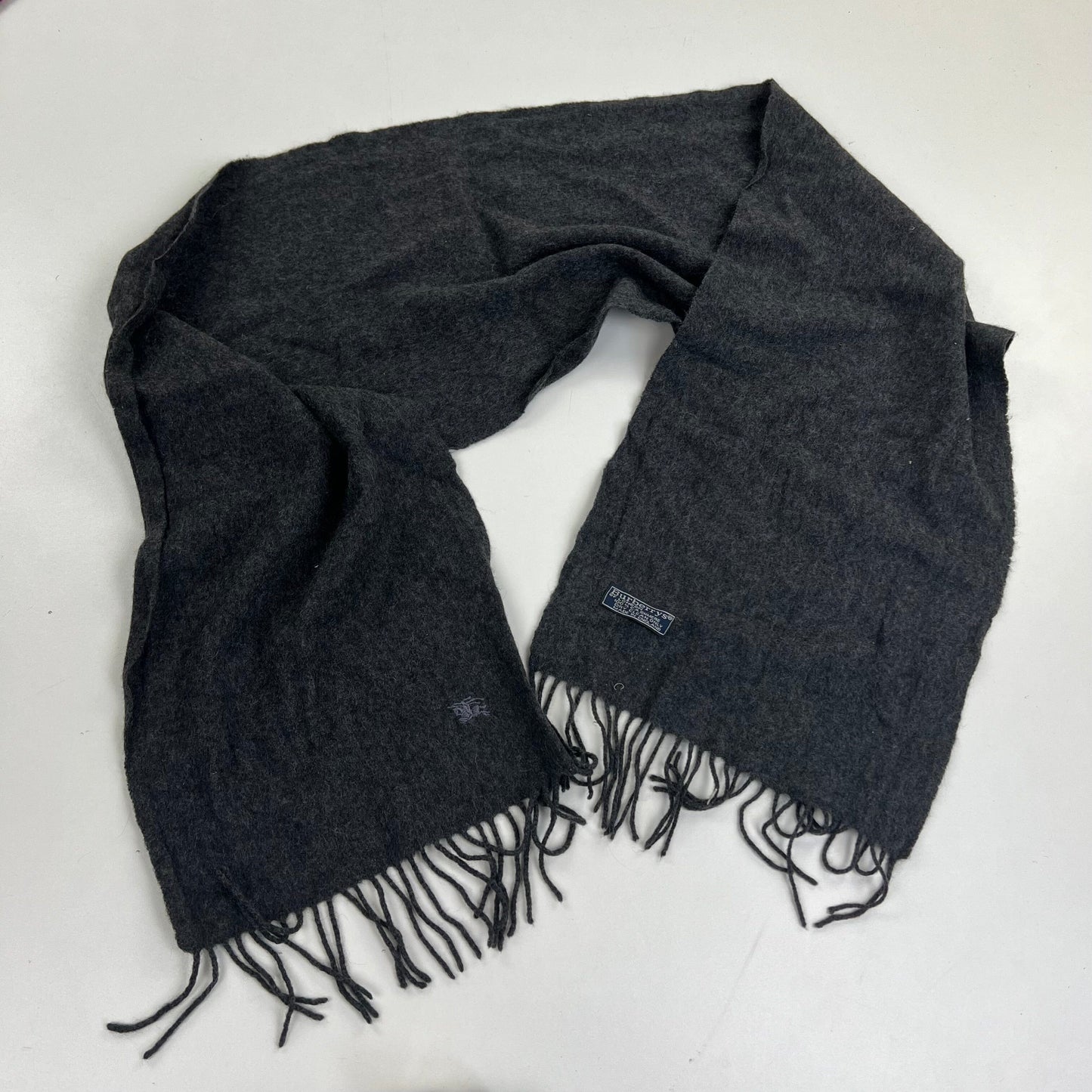 Burberry London Cashmere Scarf Schal Muffler Acessoires Burberry coat outerwear pufferseason second hand vintage shop österreich germany deutschland angebot daunenjacke winterjacke jacke