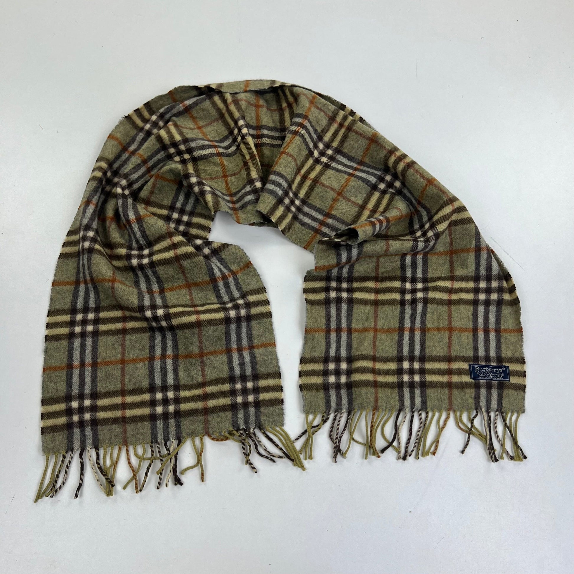 Burberry London Cashmere Scarf Schal Muffler Acessoires Burberry coat outerwear pufferseason second hand vintage shop österreich germany deutschland angebot daunenjacke winterjacke jacke