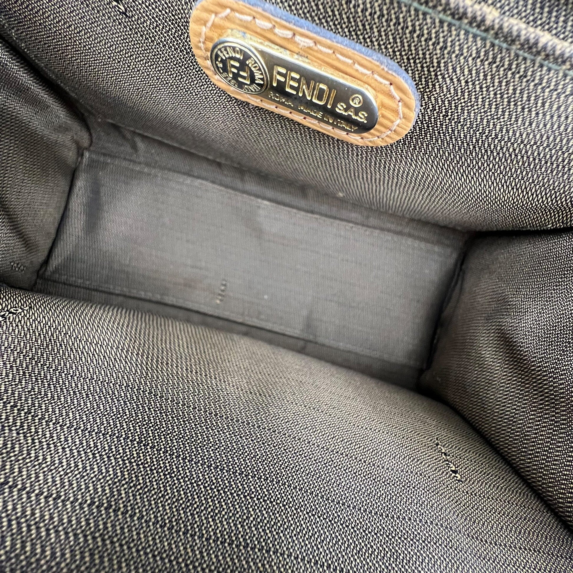 Fendi Zucca Canvas Bag Vintage Designer Bags Fendi coat outerwear pufferseason second hand vintage shop österreich germany deutschland angebot daunenjacke winterjacke jacke