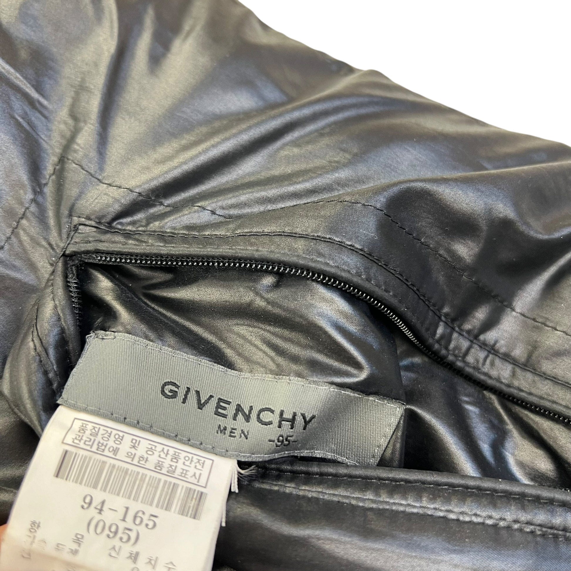 Givenchy Reverse Puffer Gilet Vest - M Designer Puffer givenchy coat outerwear pufferseason second hand vintage shop österreich germany deutschland angebot daunenjacke winterjacke jacke