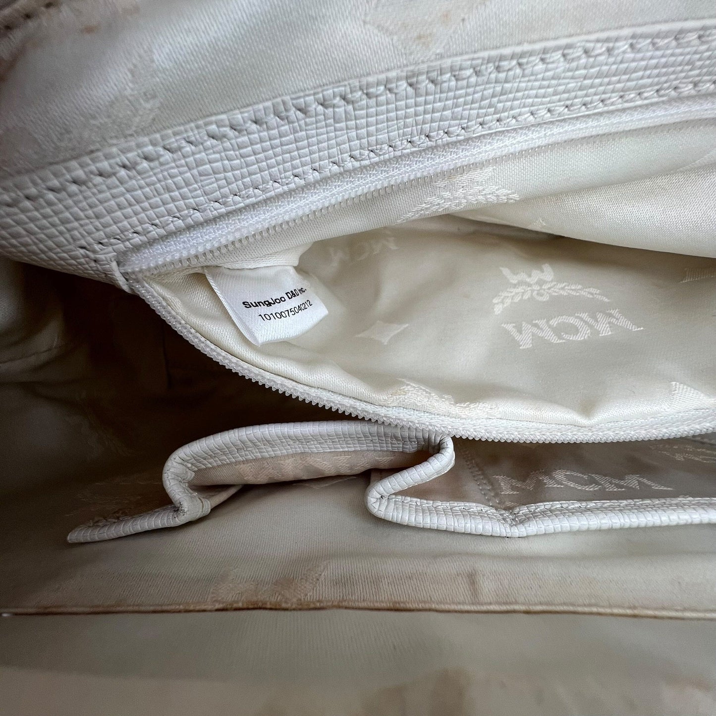 MCM Munich Bag Handbag Handtasche Designer Bags MCM coat outerwear pufferseason second hand vintage shop österreich germany deutschland angebot daunenjacke winterjacke jacke