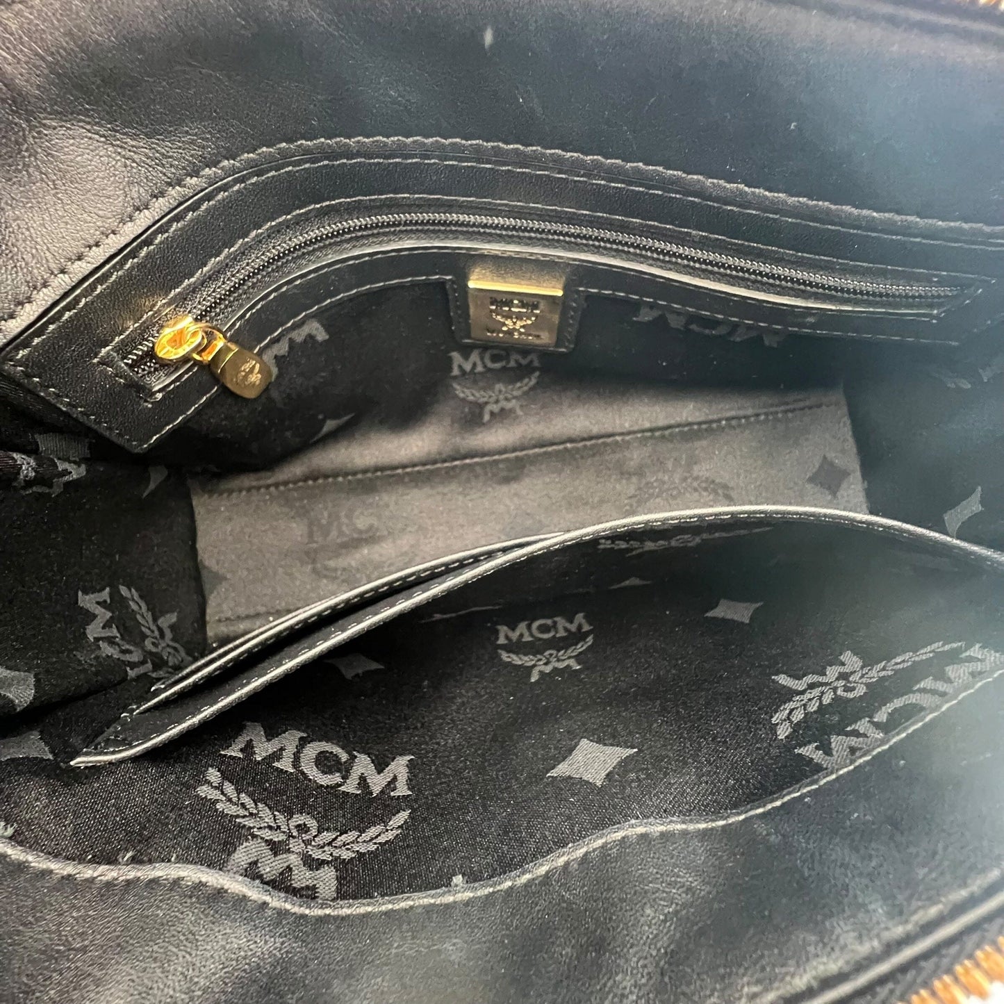 MCM Munich Mini Bag Handbag Handtasche Designer Bags MCM coat outerwear pufferseason second hand vintage shop österreich germany deutschland angebot daunenjacke winterjacke jacke