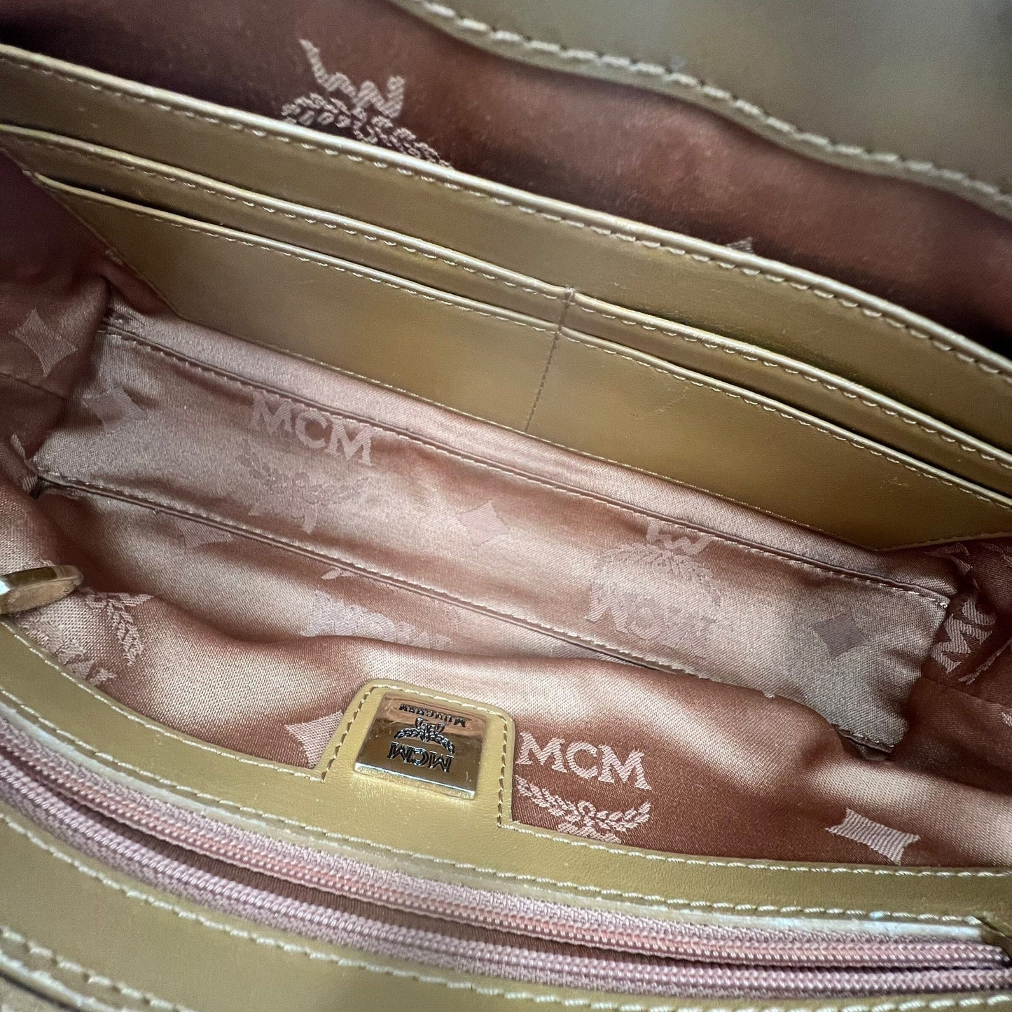 MCM Munich Mini Bag Handbag Handtasche Designer Bags MCM coat outerwear pufferseason second hand vintage shop österreich germany deutschland angebot daunenjacke winterjacke jacke