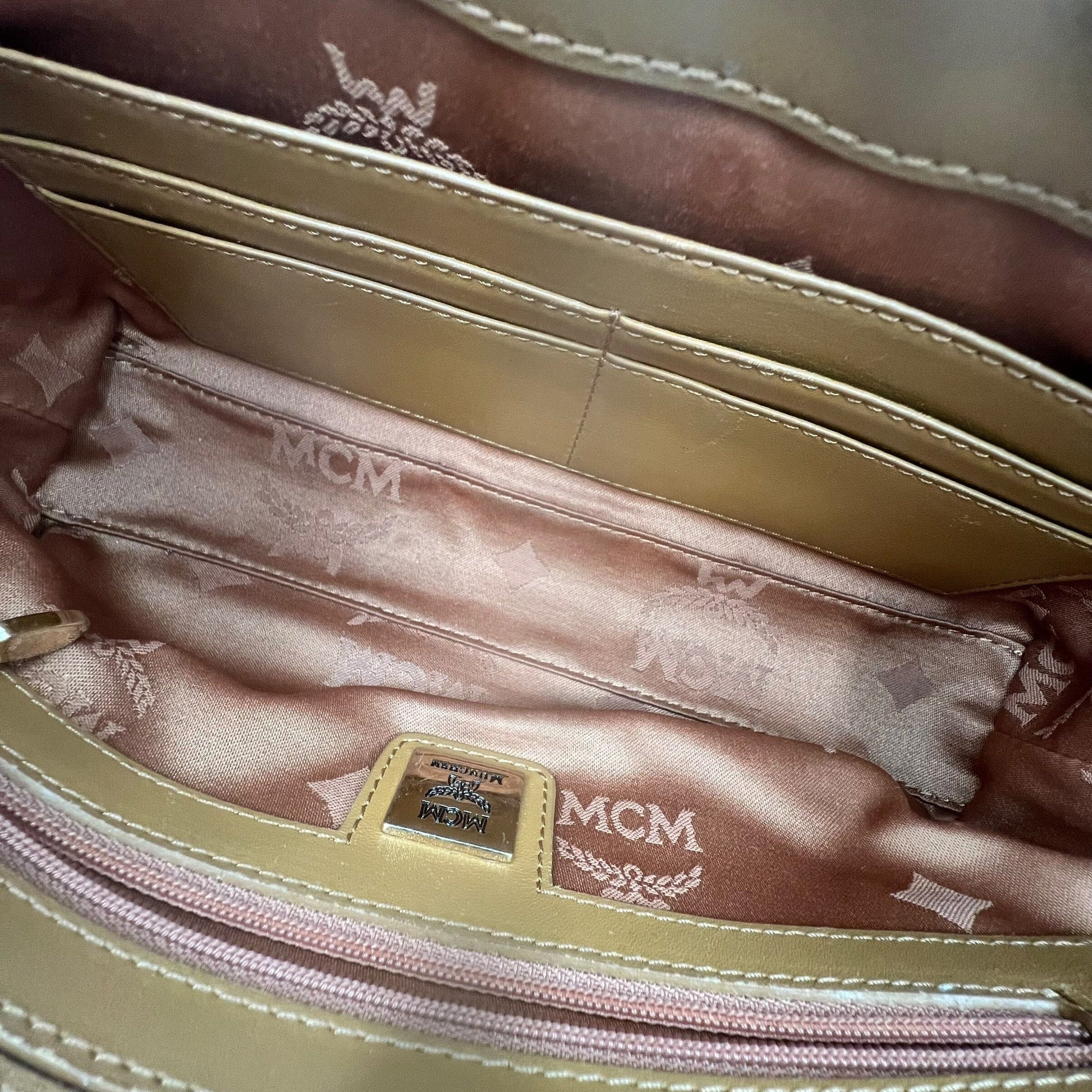 MCM Munich Mini Bag Handbag Handtasche Designer Bags MCM coat outerwear pufferseason second hand vintage shop österreich germany deutschland angebot daunenjacke winterjacke jacke