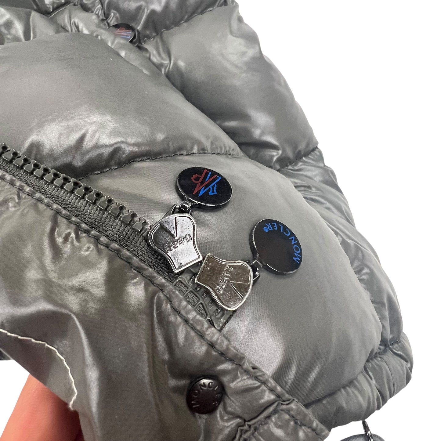 Moncler Bady Puffer Jacket - Women M grey Moncler Moncler coat outerwear pufferseason second hand vintage shop österreich germany deutschland angebot daunenjacke winterjacke jacke