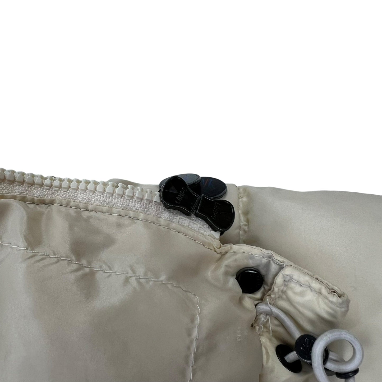 Moncler Puffer - Women Small Moncler Moncler coat outerwear pufferseason second hand vintage shop österreich germany deutschland angebot daunenjacke winterjacke jacke