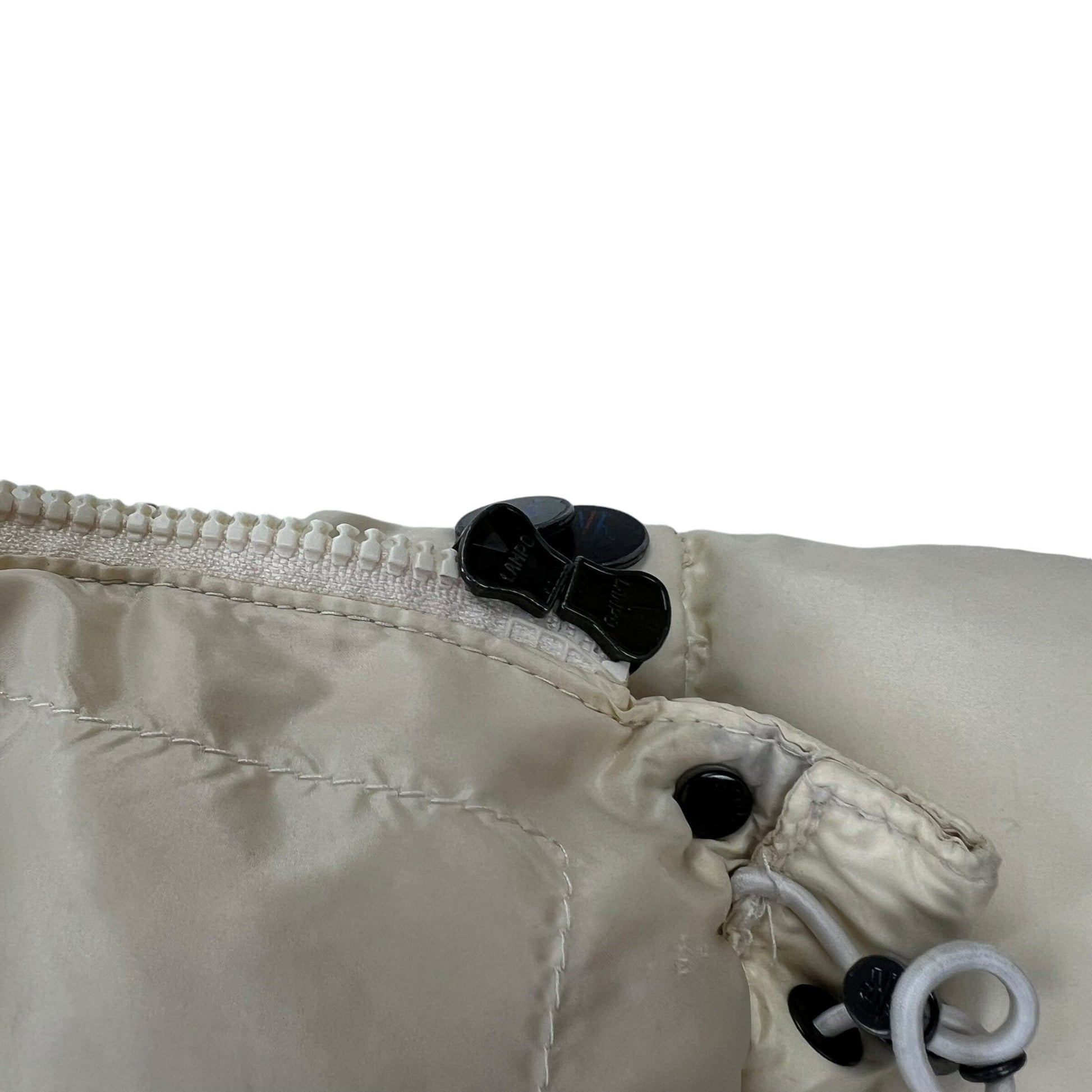 Moncler Puffer - Women Small Moncler Moncler coat outerwear pufferseason second hand vintage shop österreich germany deutschland angebot daunenjacke winterjacke jacke