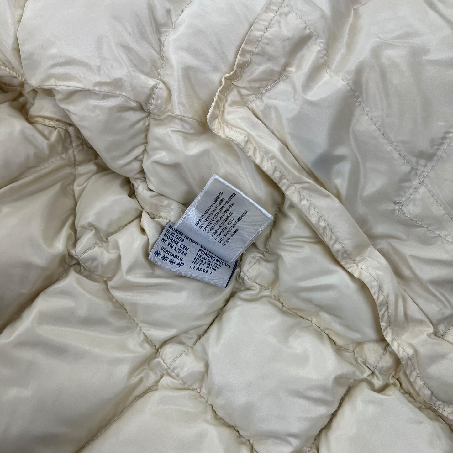 Moncler Puffer - Women Small Moncler Moncler coat outerwear pufferseason second hand vintage shop österreich germany deutschland angebot daunenjacke winterjacke jacke