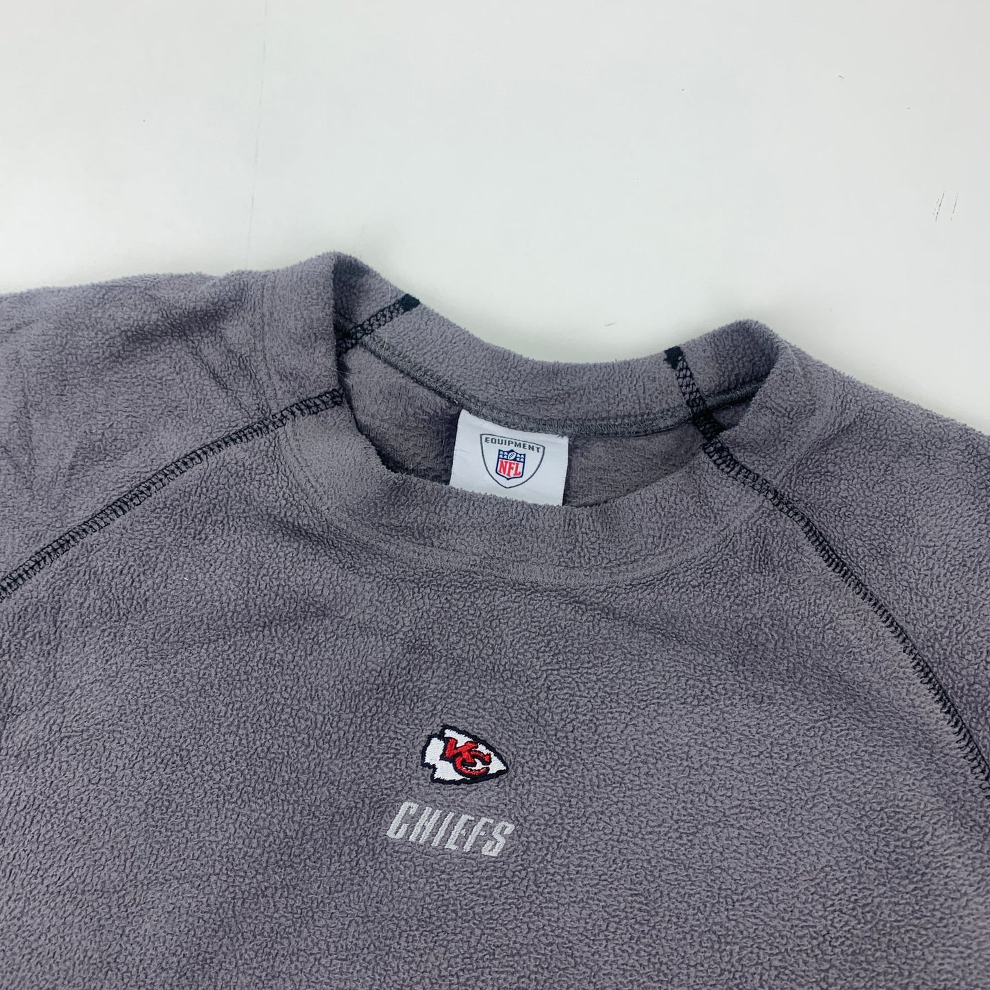 NFL Team Kansas City Chiefs Fleece Pullover - L Sweaters NFL coat outerwear pufferseason second hand vintage shop österreich germany deutschland angebot daunenjacke winterjacke jacke