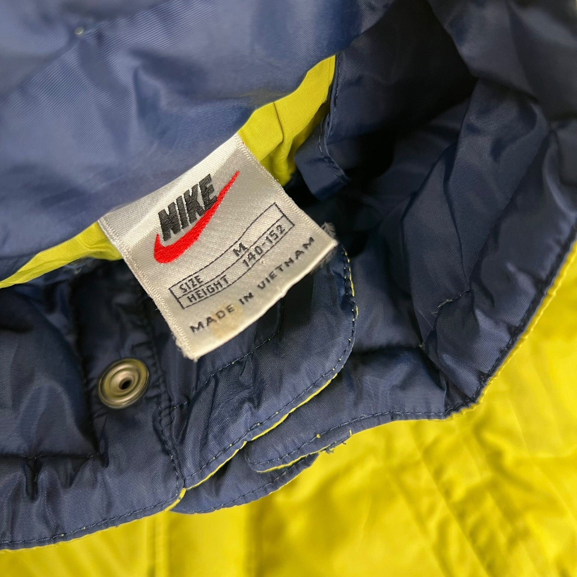 Nike Puffer Jacket - 152 / Kids / XS Nike Nike coat outerwear pufferseason second hand vintage shop österreich germany deutschland angebot daunenjacke winterjacke jacke