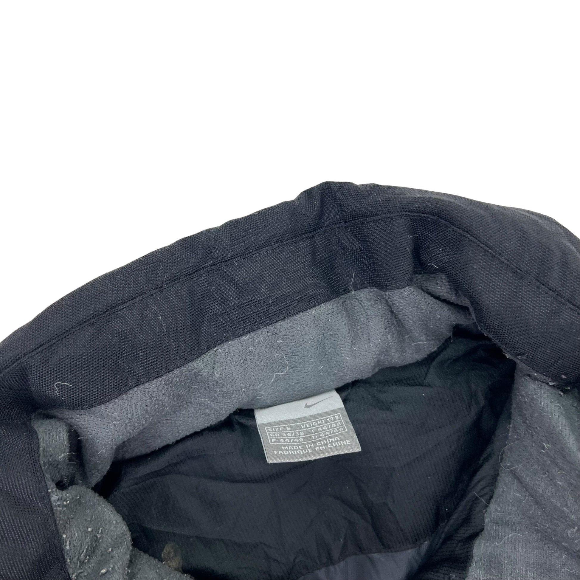 Nike Puffer Jacket - L Nike Nike coat outerwear pufferseason second hand vintage shop österreich germany deutschland angebot daunenjacke winterjacke jacke