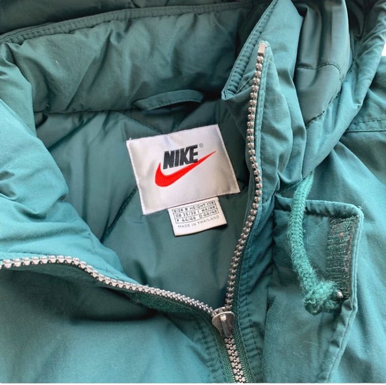 Nike Puffer Jacket - S Nike Nike coat outerwear pufferseason second hand vintage shop österreich germany deutschland angebot daunenjacke winterjacke jacke
