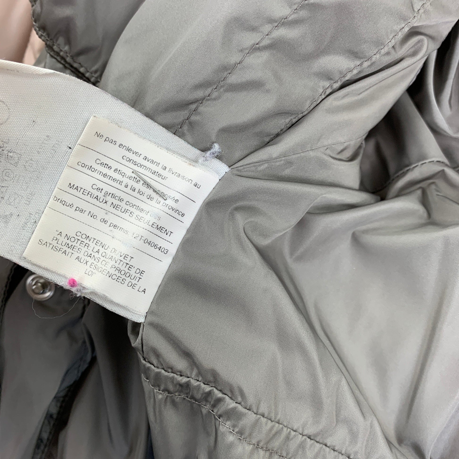 Prada Milano Cropped Puffer Jacket - Women XS Designer Puffer Prada coat outerwear pufferseason second hand vintage shop österreich germany deutschland angebot daunenjacke winterjacke jacke