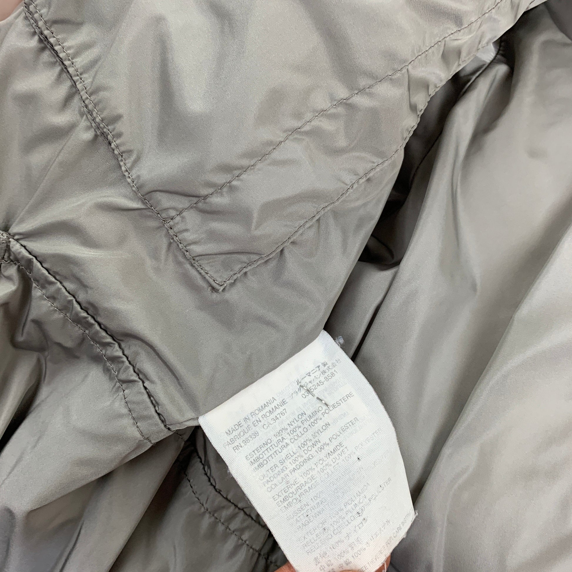 Prada Milano Cropped Puffer Jacket - Women XS Designer Puffer Prada coat outerwear pufferseason second hand vintage shop österreich germany deutschland angebot daunenjacke winterjacke jacke