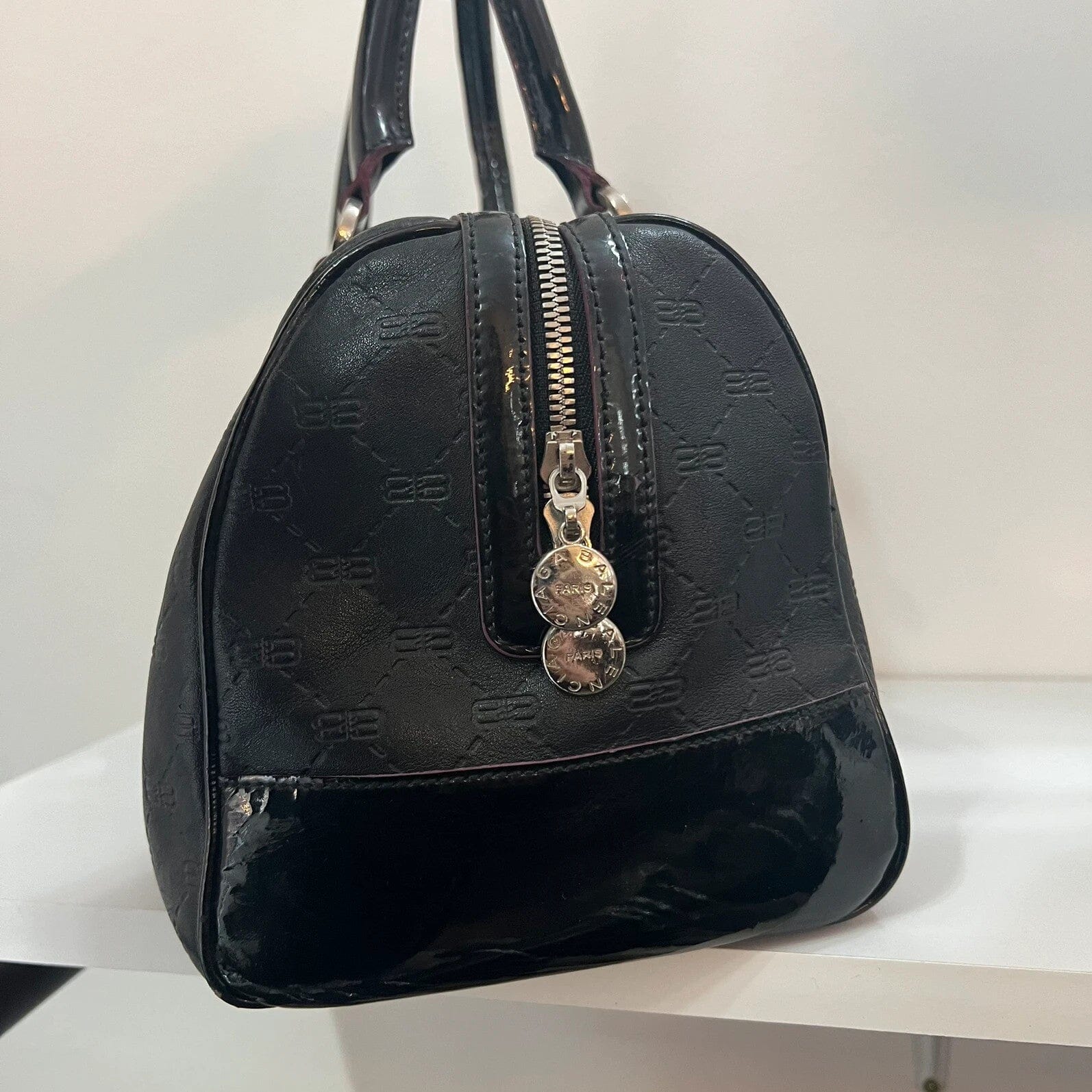 Rare Balenciaga Paris Handle Bowling Bag Designer Bags Balenciaga coat outerwear pufferseason second hand vintage shop österreich germany deutschland angebot daunenjacke winterjacke jacke