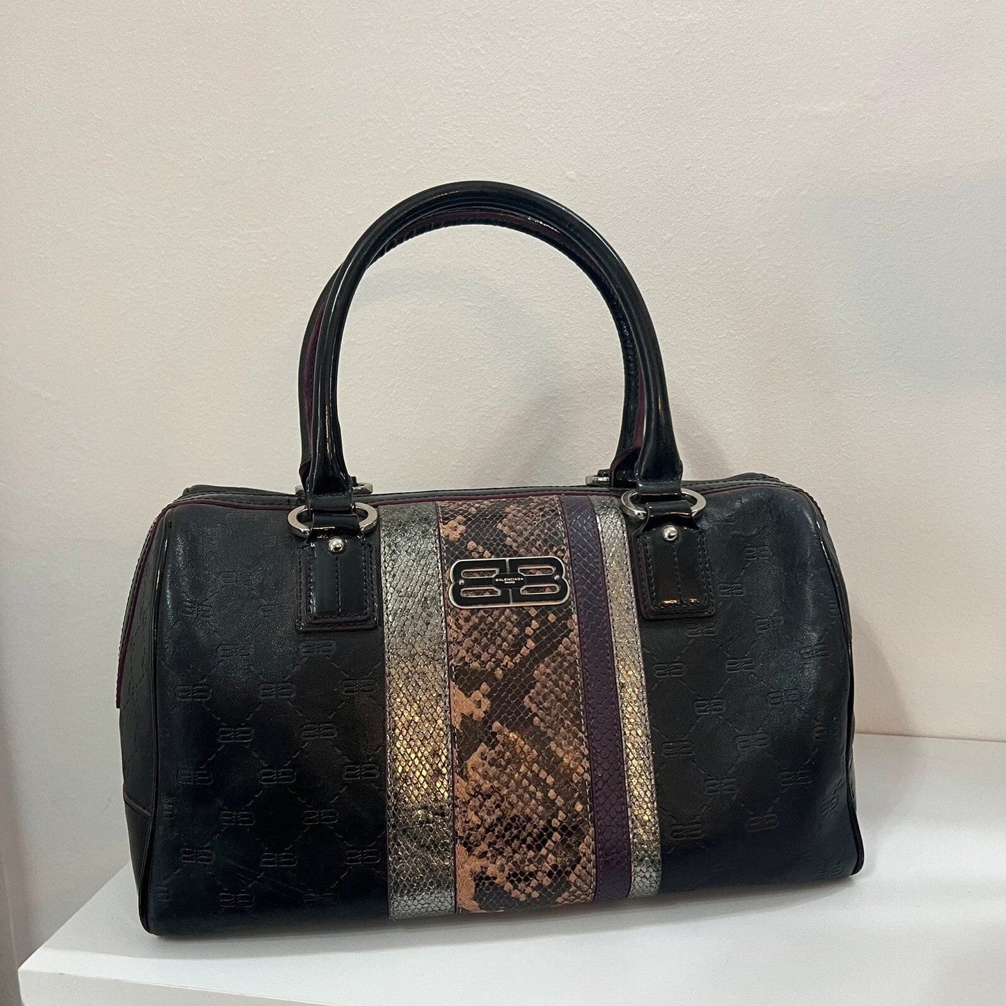 Rare Balenciaga Paris Handle Bowling Bag Designer Bags Balenciaga coat outerwear pufferseason second hand vintage shop österreich germany deutschland angebot daunenjacke winterjacke jacke