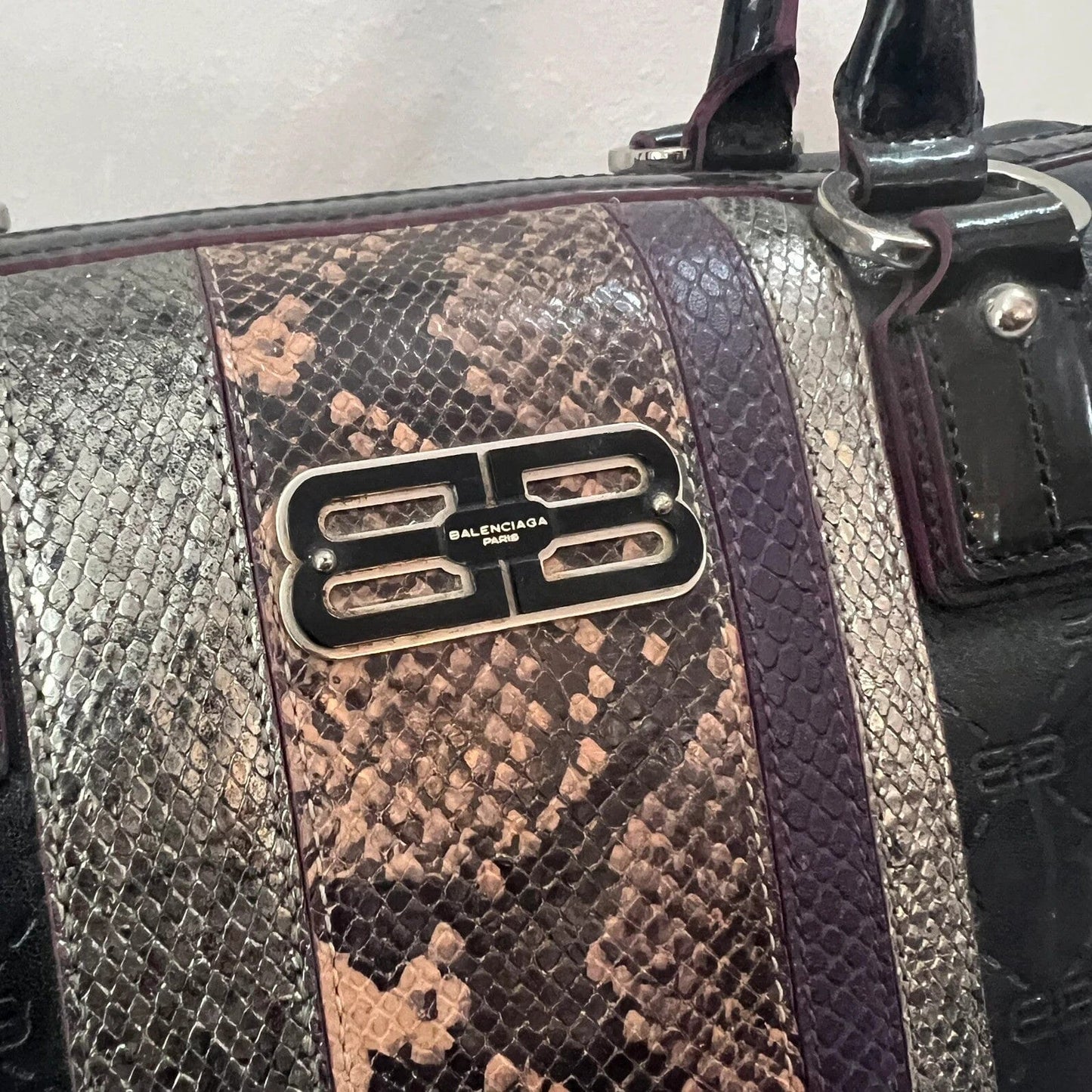 Rare Balenciaga Paris Handle Bowling Bag Designer Bags Balenciaga coat outerwear pufferseason second hand vintage shop österreich germany deutschland angebot daunenjacke winterjacke jacke