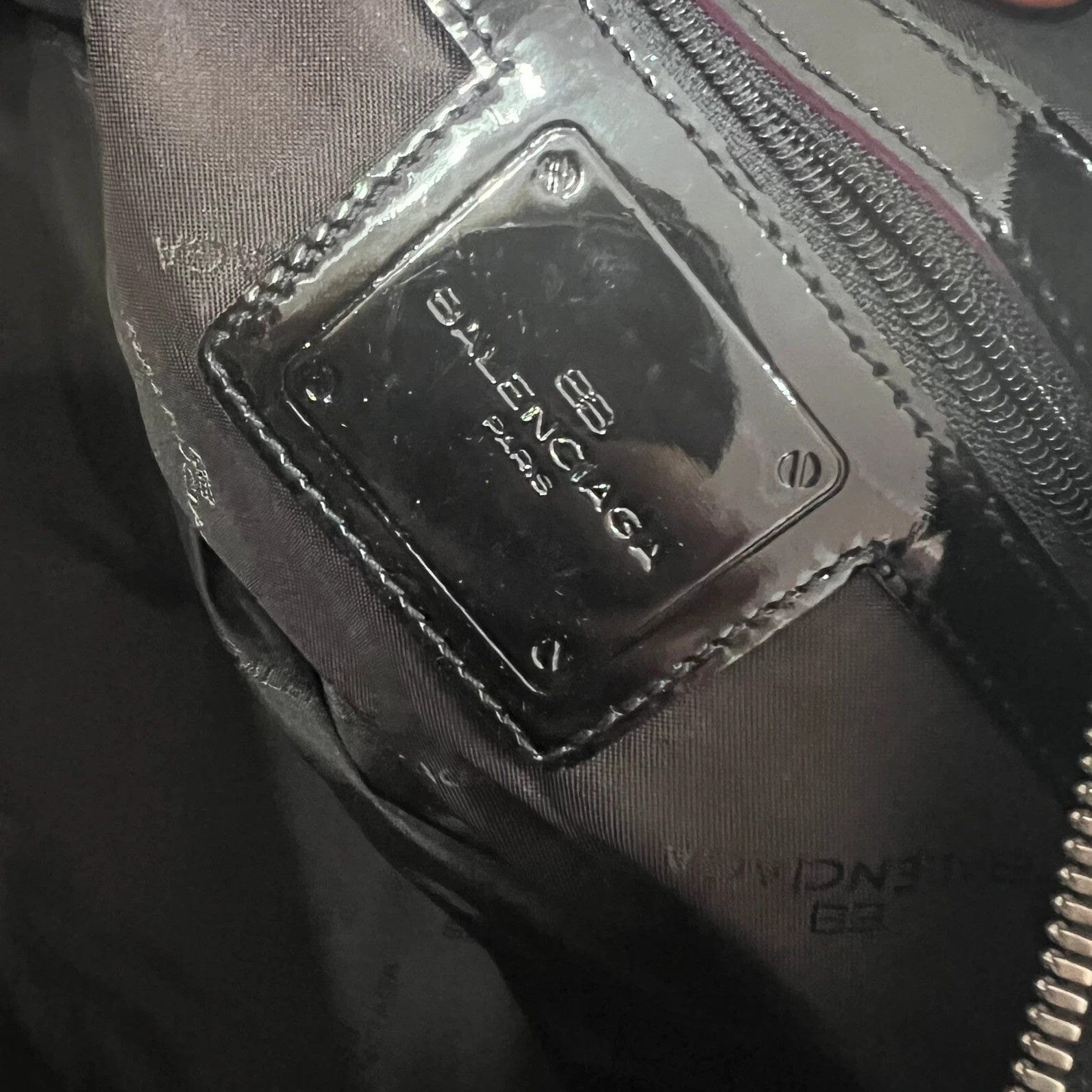 Rare Balenciaga Paris Handle Bowling Bag Designer Bags Balenciaga coat outerwear pufferseason second hand vintage shop österreich germany deutschland angebot daunenjacke winterjacke jacke