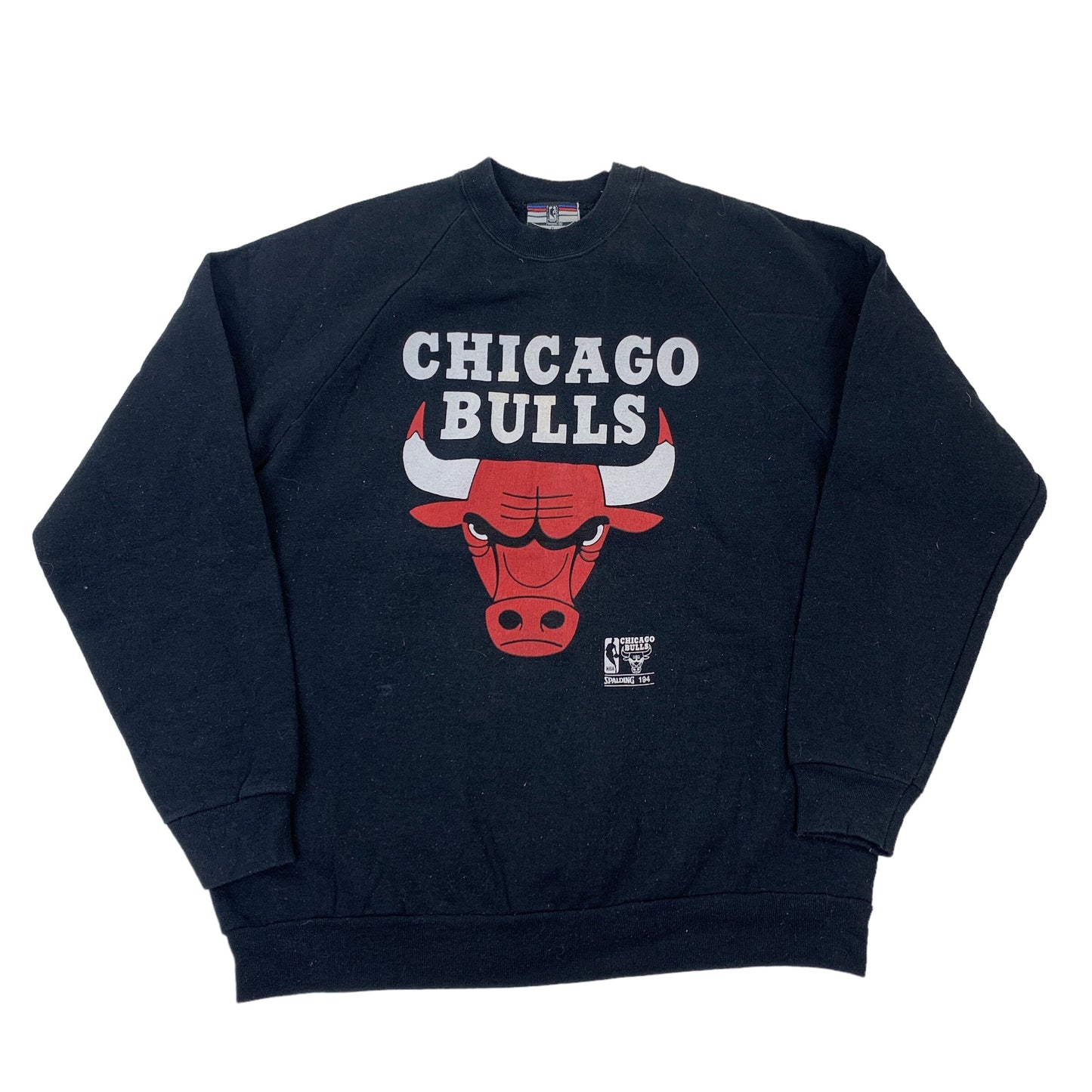 Spalding "Chicago Bulls" Sweater - L Sweaters Spalding coat outerwear pufferseason second hand vintage shop österreich germany deutschland angebot daunenjacke winterjacke jacke