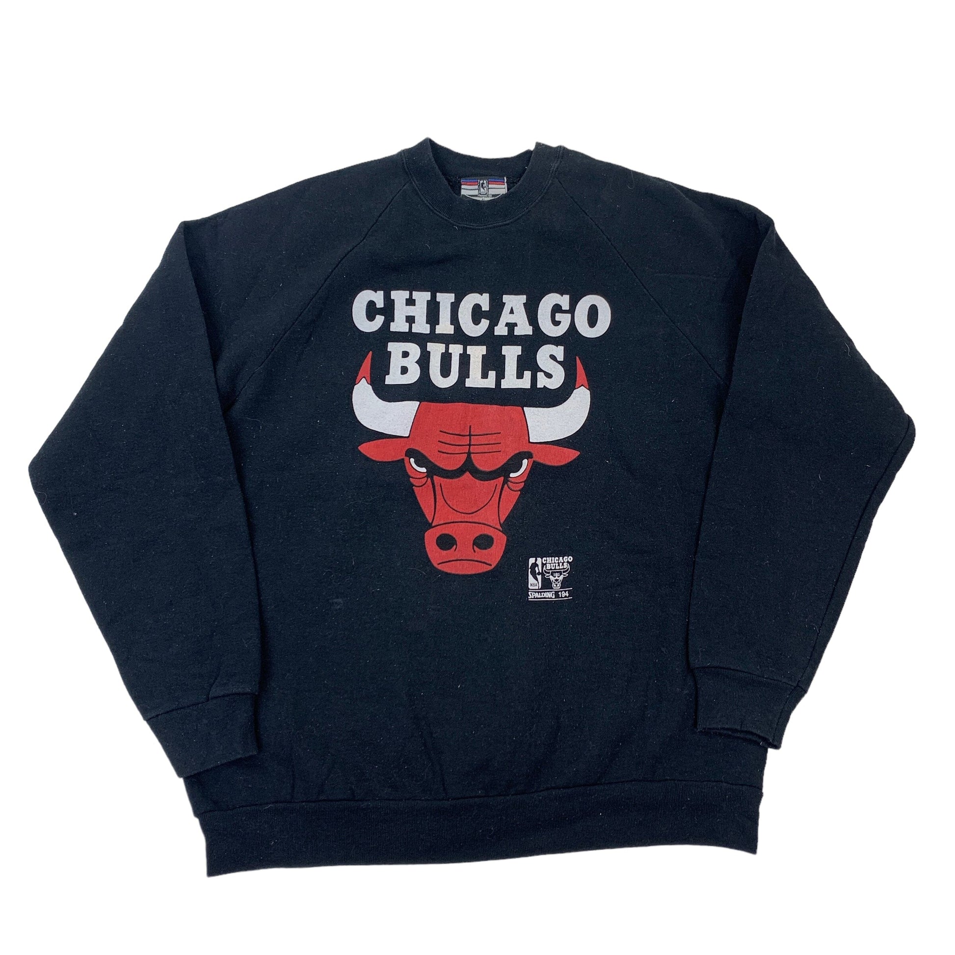 Spalding "Chicago Bulls" Sweater - L Sweaters Spalding coat outerwear pufferseason second hand vintage shop österreich germany deutschland angebot daunenjacke winterjacke jacke
