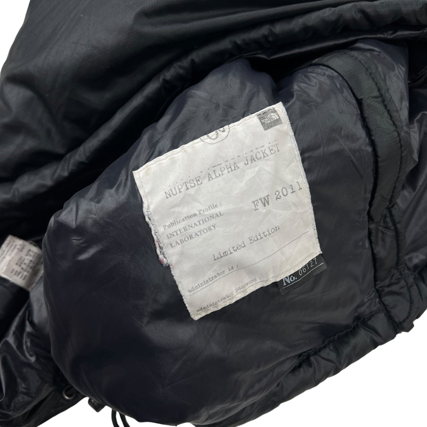 The North Face 700 Nuptse Limited Puffer - L The North Face The North Face coat outerwear pufferseason second hand vintage shop österreich germany deutschland angebot daunenjacke winterjacke jacke