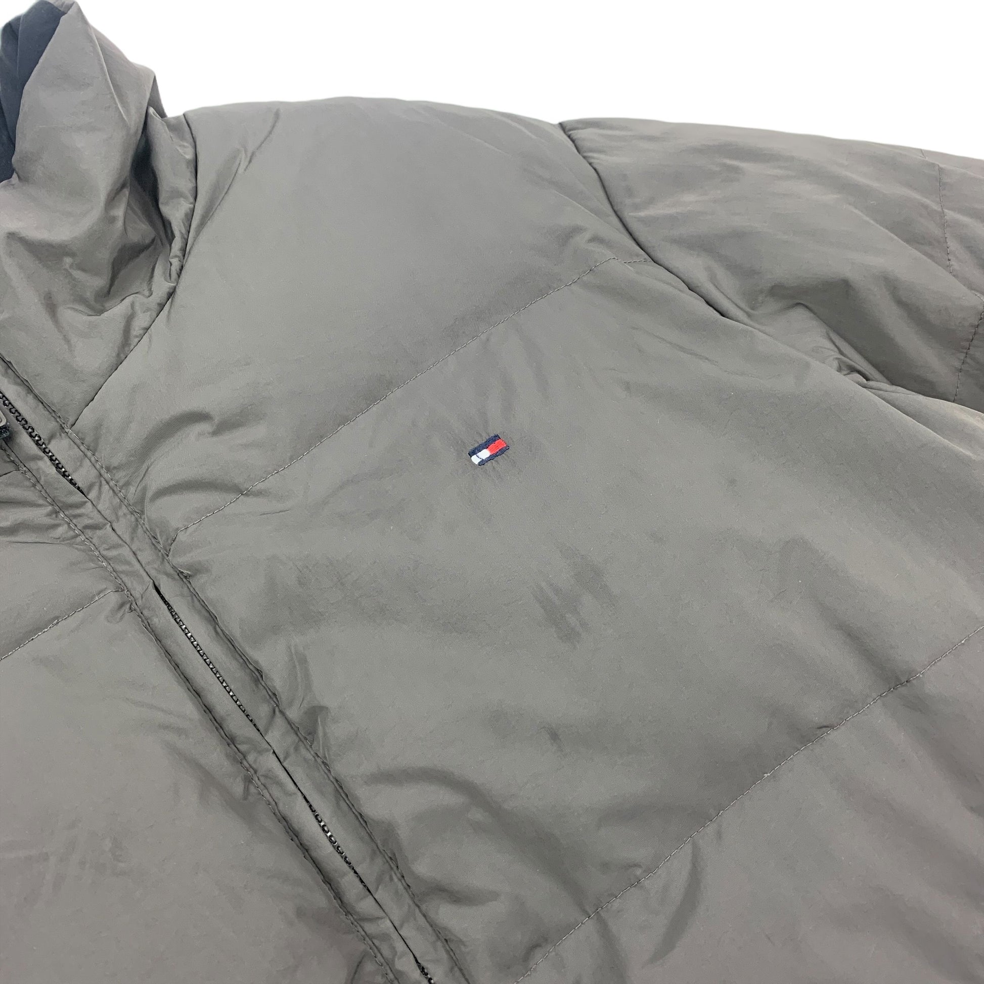 Tommy Hilfiger Puffer Jacket - M Tommy Hilfiger Tommy Hilfiger coat outerwear pufferseason second hand vintage shop österreich germany deutschland angebot daunenjacke winterjacke jacke