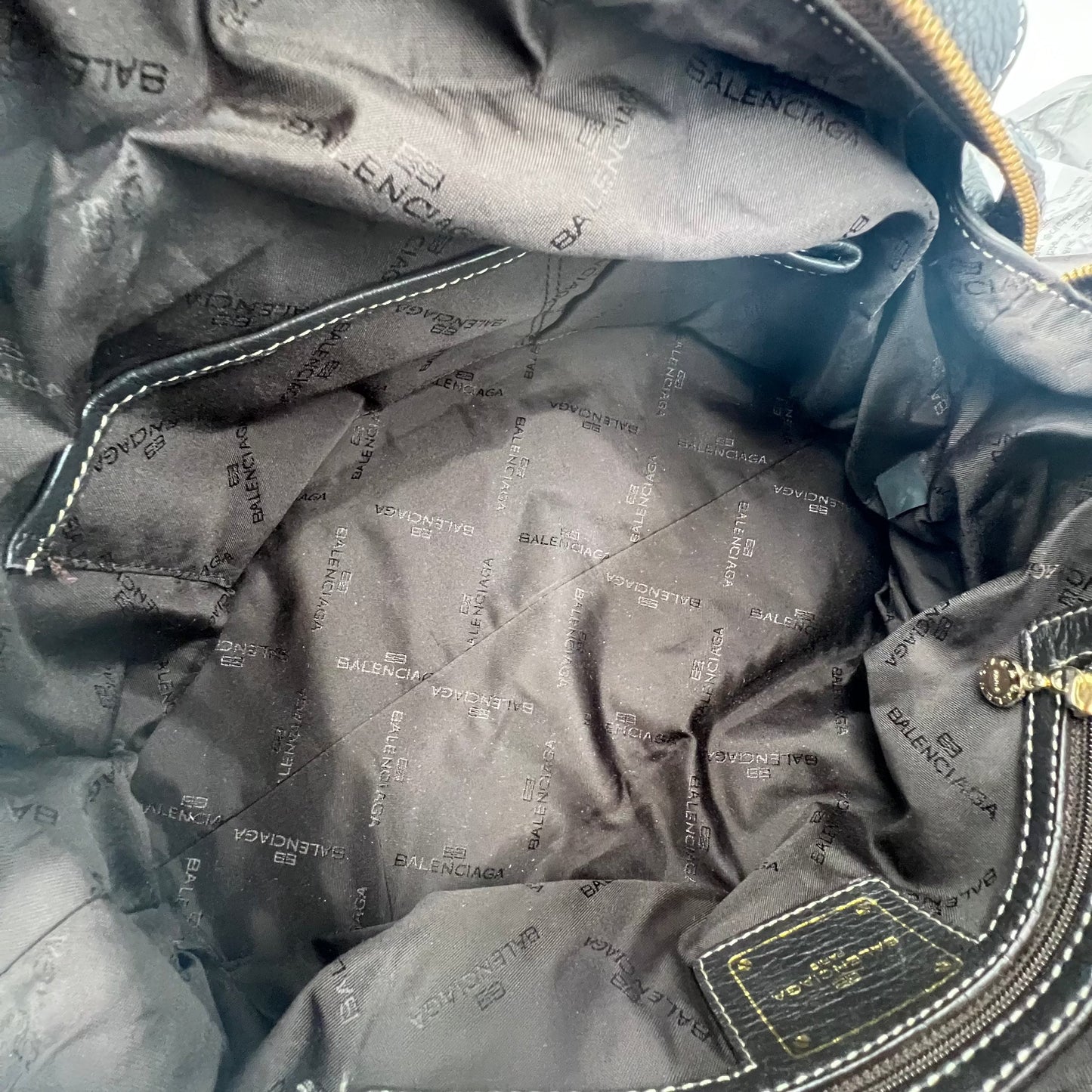 Vintage Balenciaga Handle Bag Evening Handbag Y2K Designer Bags Balenciaga coat outerwear pufferseason second hand vintage shop österreich germany deutschland angebot daunenjacke winterjacke jacke