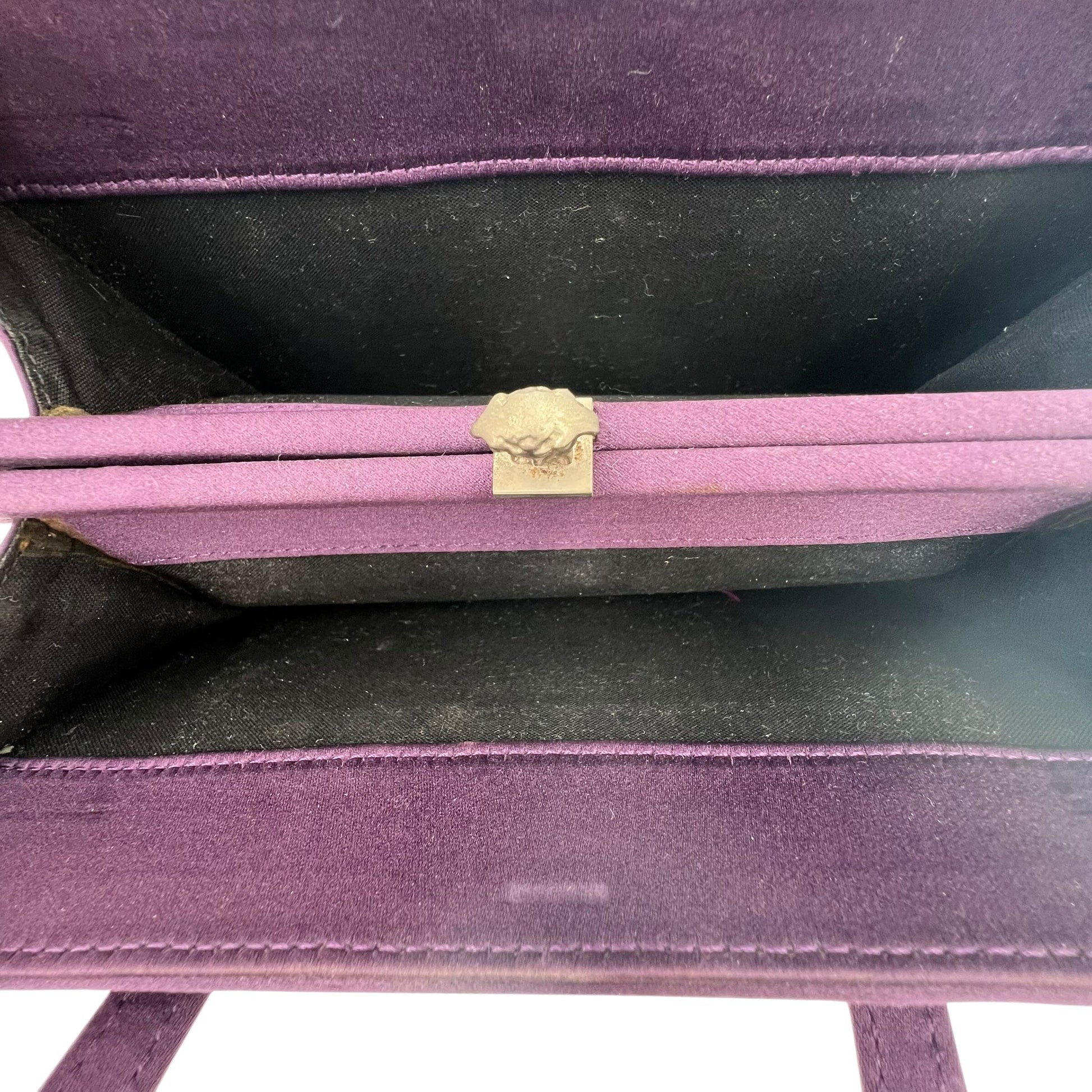 Vintage Gianni Versace Handle Bag Handbag Handtasche Designer Bags Gianni Versace coat outerwear pufferseason second hand vintage shop österreich germany deutschland angebot daunenjacke winterjacke jacke