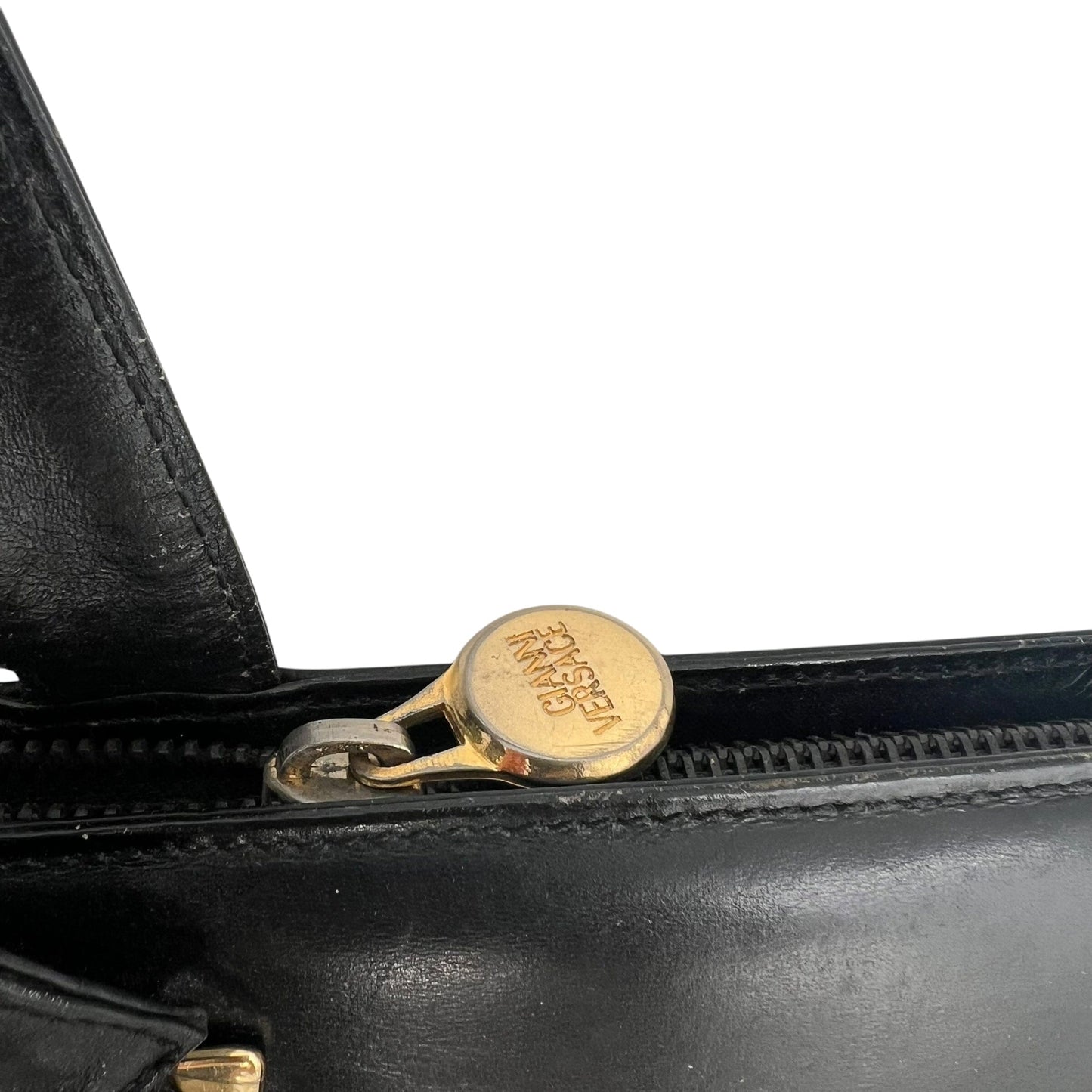 Vintage Gianni Versace Laather Handle Bag Handbag Handtasche Designer Bags Gianni Versace coat outerwear pufferseason second hand vintage shop österreich germany deutschland angebot daunenjacke winterjacke jacke